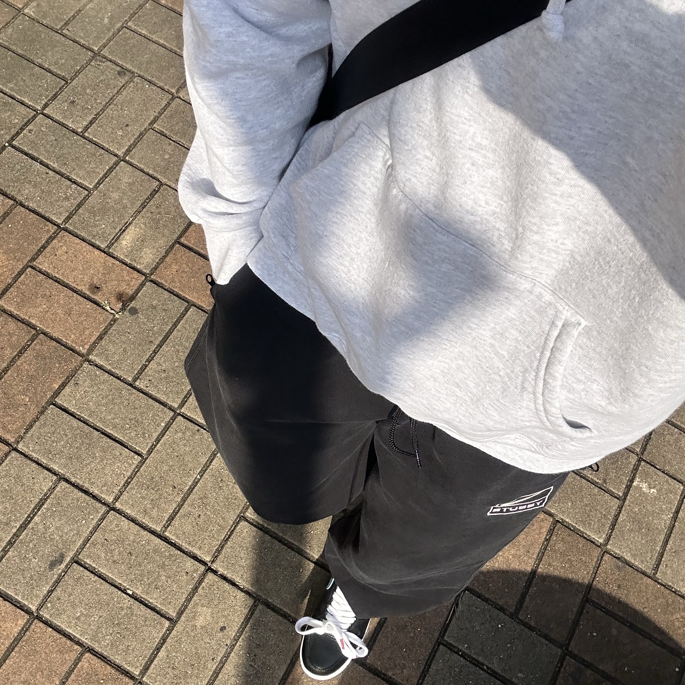 Nike x Peaceminusone Air Force 1 Low Para-Noise 3.0 Black and Multicolor, Nike x Stussy NRG Washed Fleece Pants Black (DO5296-010) 착용 스타일 - 3