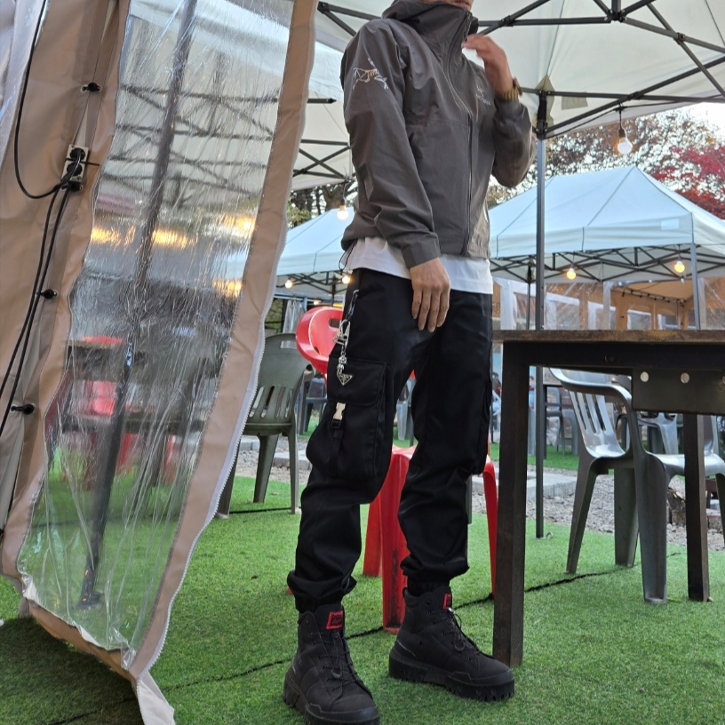 Arc'teryx x Beams Zeta SL Jacket Grey, Prada Re-Nylon Pants Black 착용 스타일