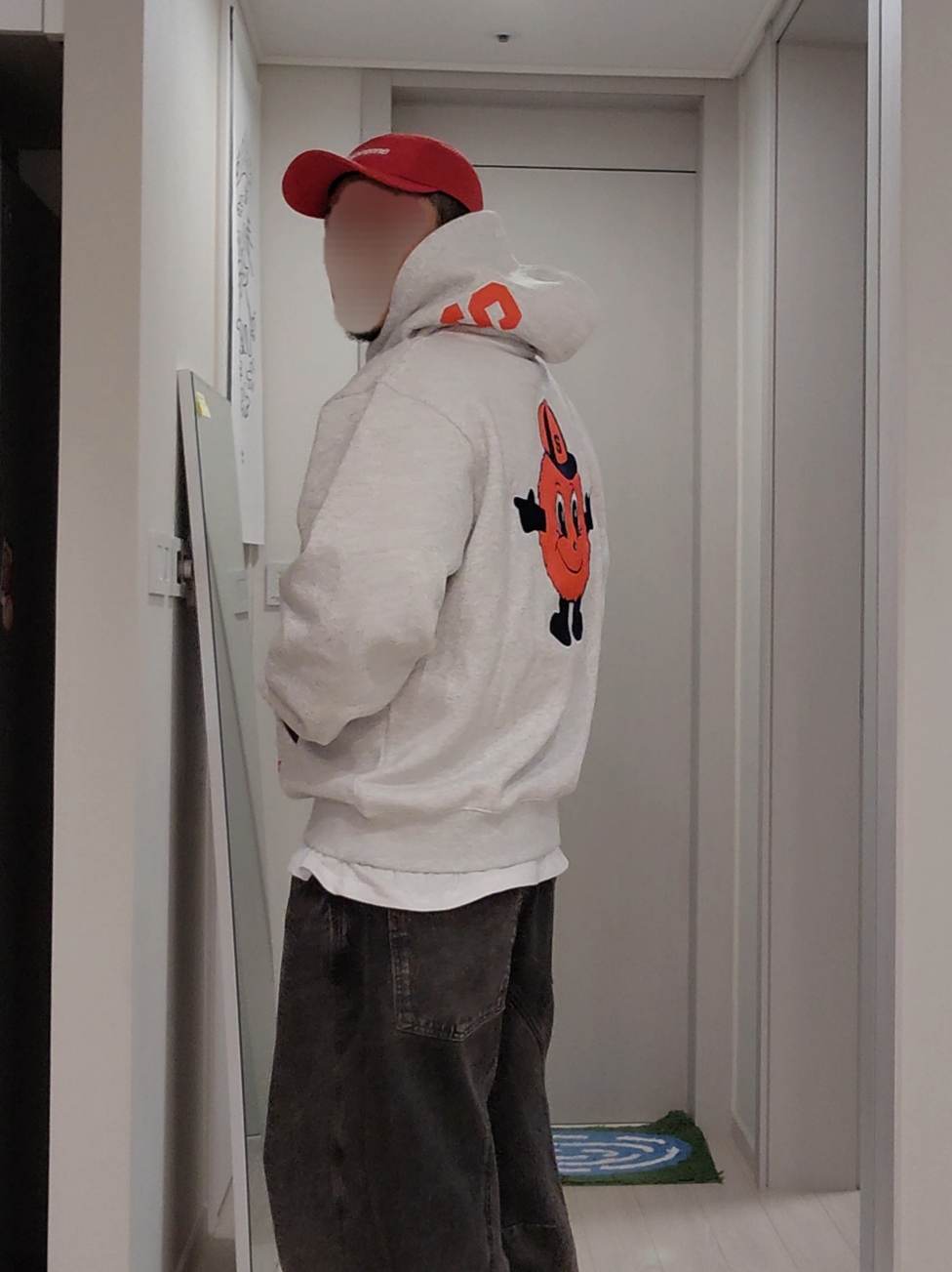 Supreme Mitchell & Ness NCAA Hooded Sweatshirt Ash Grey - 24FW, Supreme Mesh Side Panel Camp Cap Red - 24SS 착용 스타일 - 4
