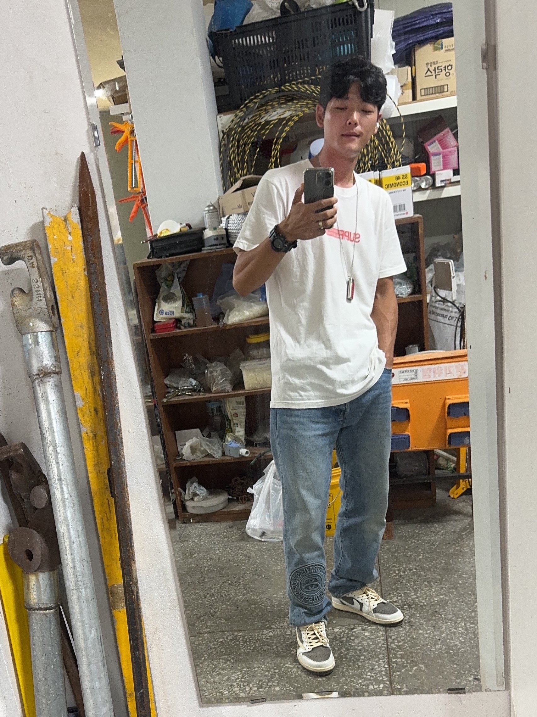 Supreme Kevlar Denim S Logo 6-Panel Indigo - 22SS, Supreme Futura Box Logo T-Shirt Black - 24SS 착용 스타일 - 5