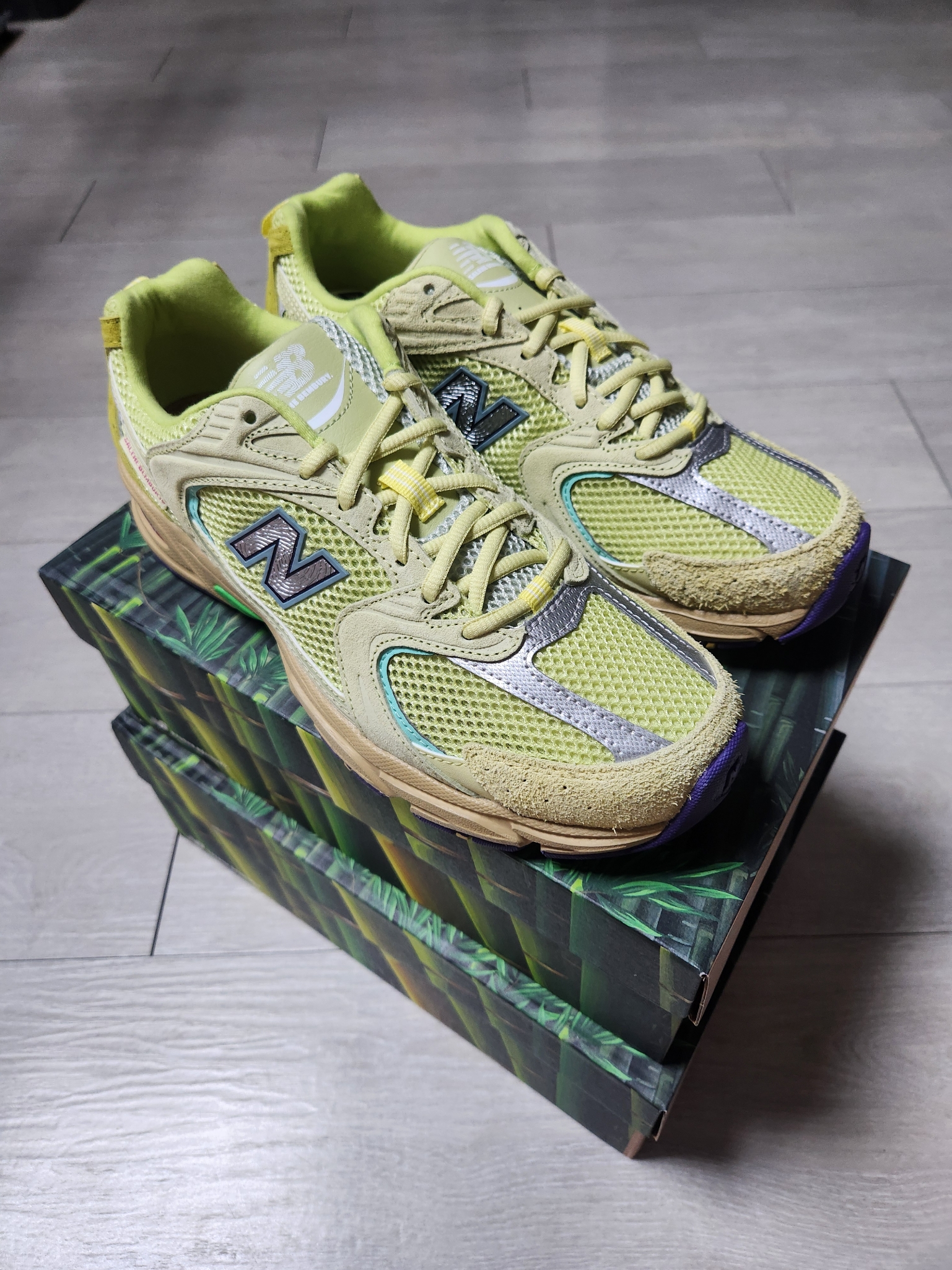 New Balance x Salehe Bembury 530 Dusty Yellow Celery Green 착용 스타일