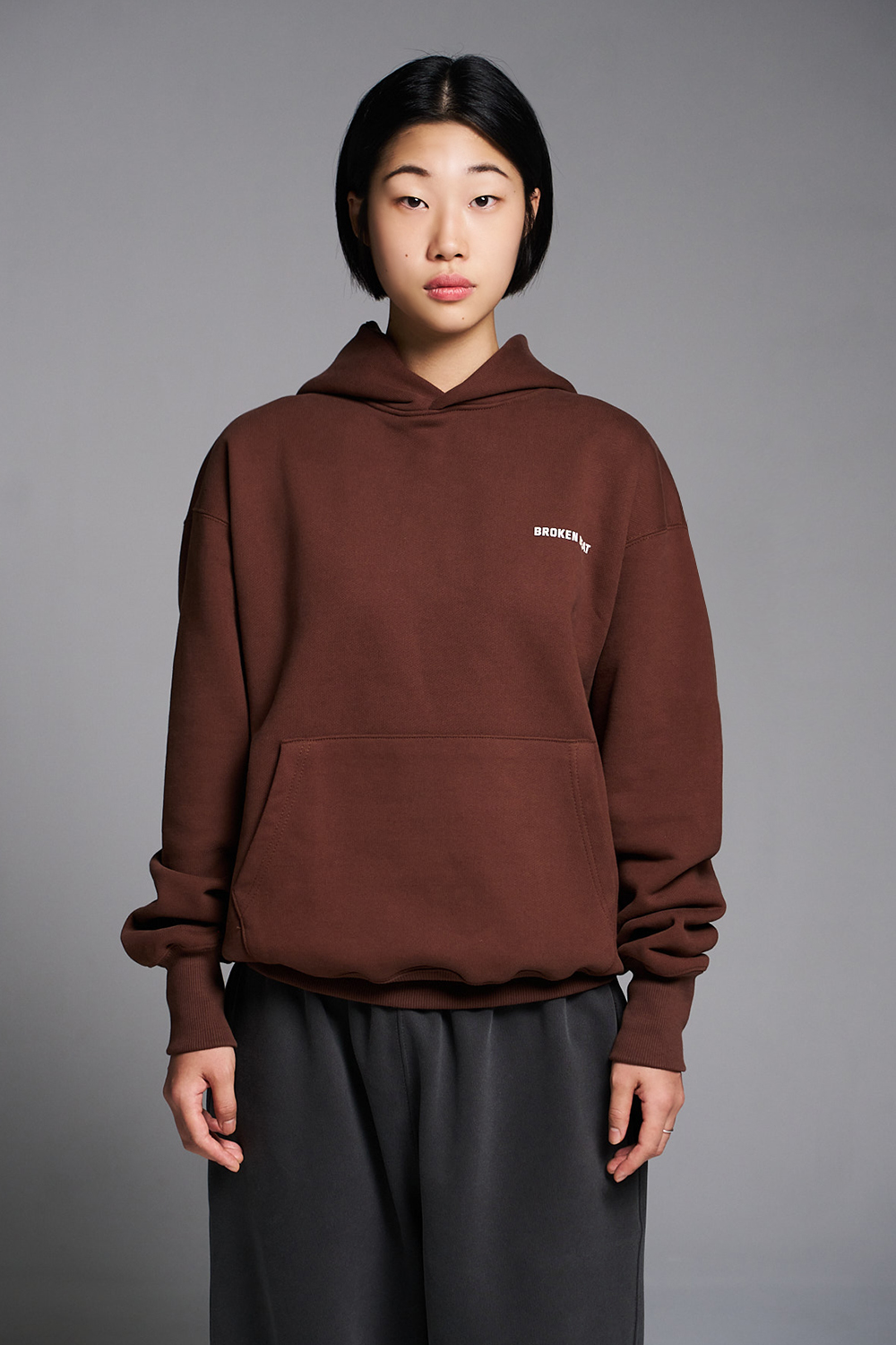 브로큰비트 마미 니즈 어 커피 후디 브라운 | BROKEN BEAT | KREAM Broken Beat Mommy Needs A Coffee Hoodie Brown