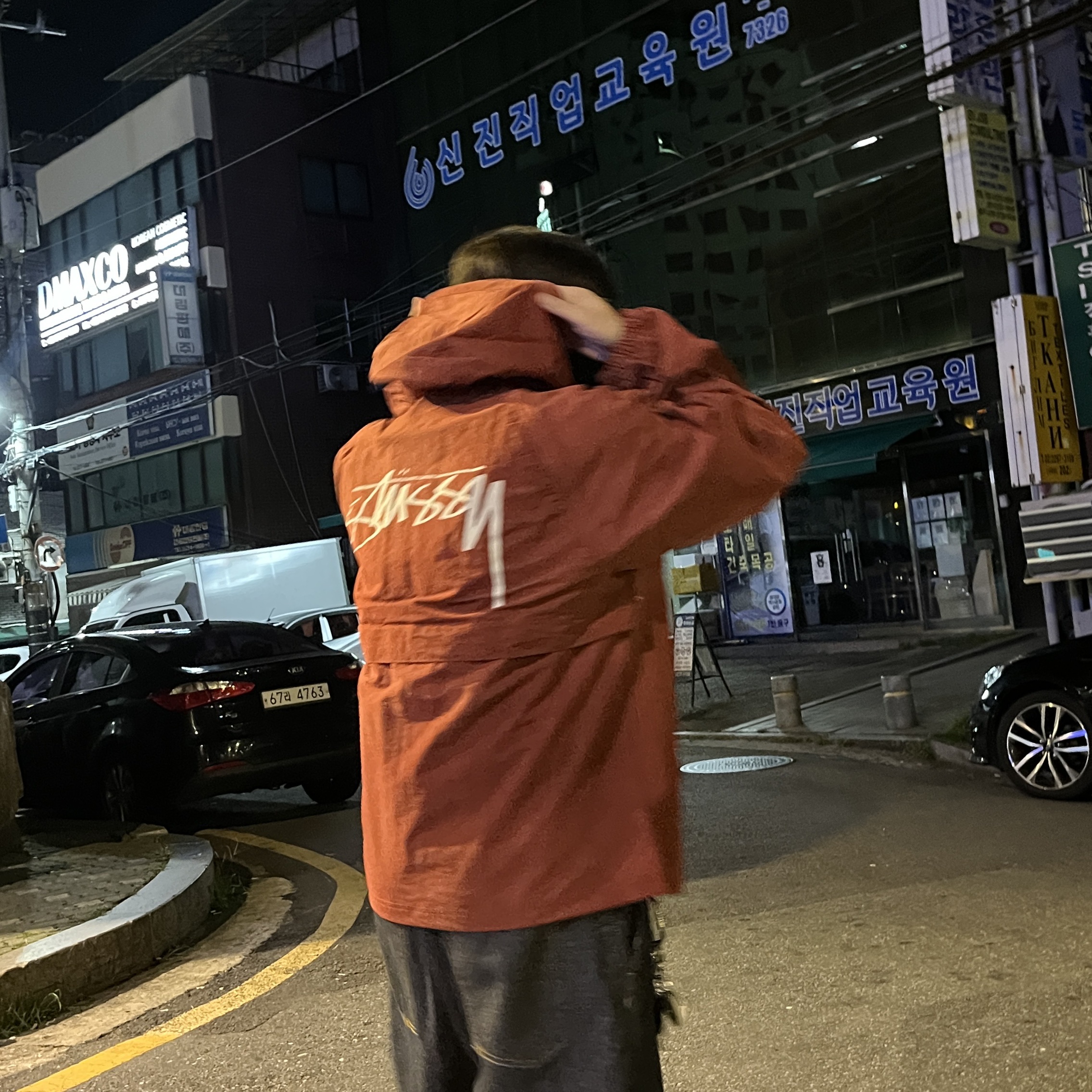 Stussy Wave Dye Beach Shell Jacket Maroon 착용 스타일