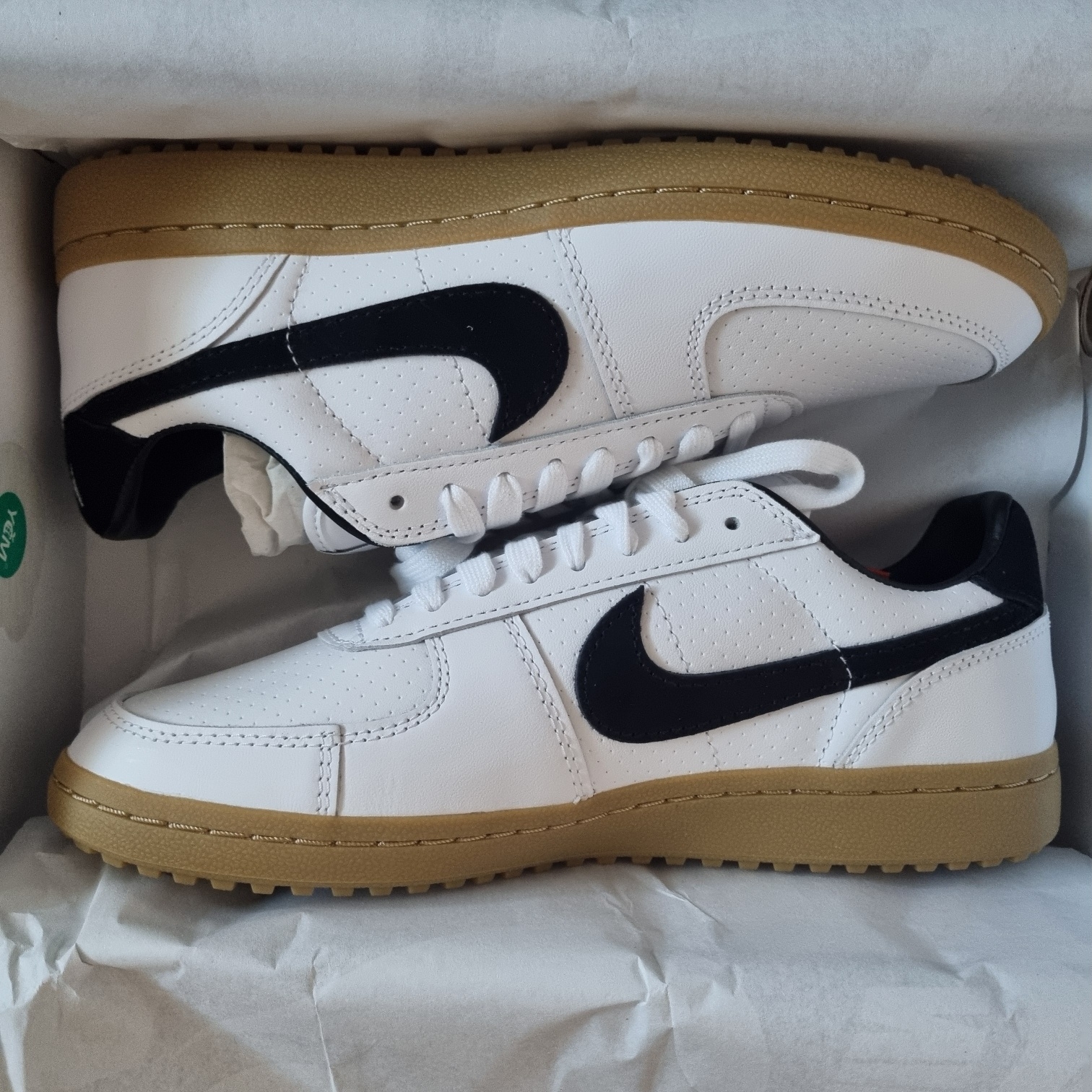 Nike Field General 82 SP White and Black 착용 스타일