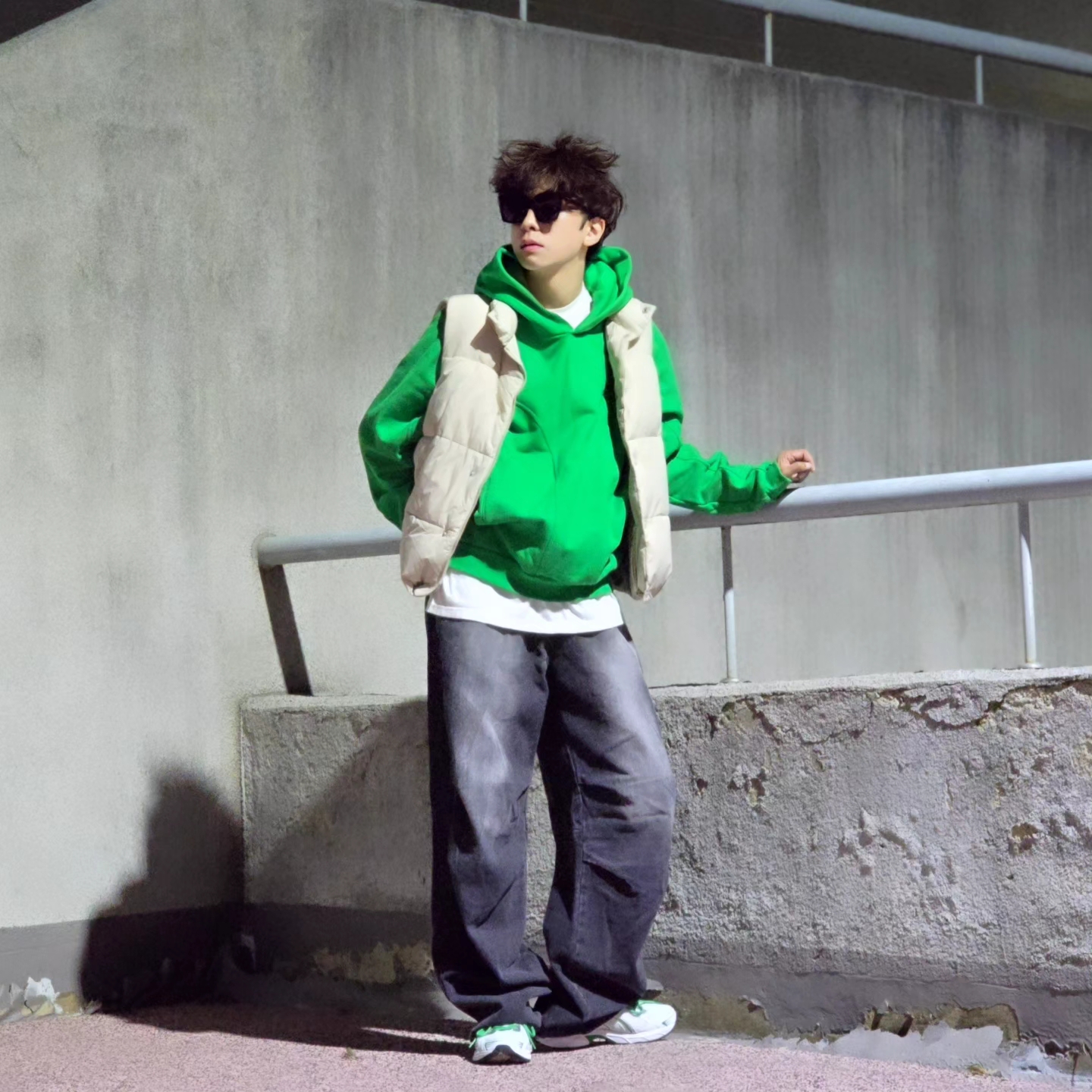 Grailz Geometry Hoodie Celtic Green, Asics Gel-1130 White Pure Silver - Folder Exclusive 착용 스타일 - 3