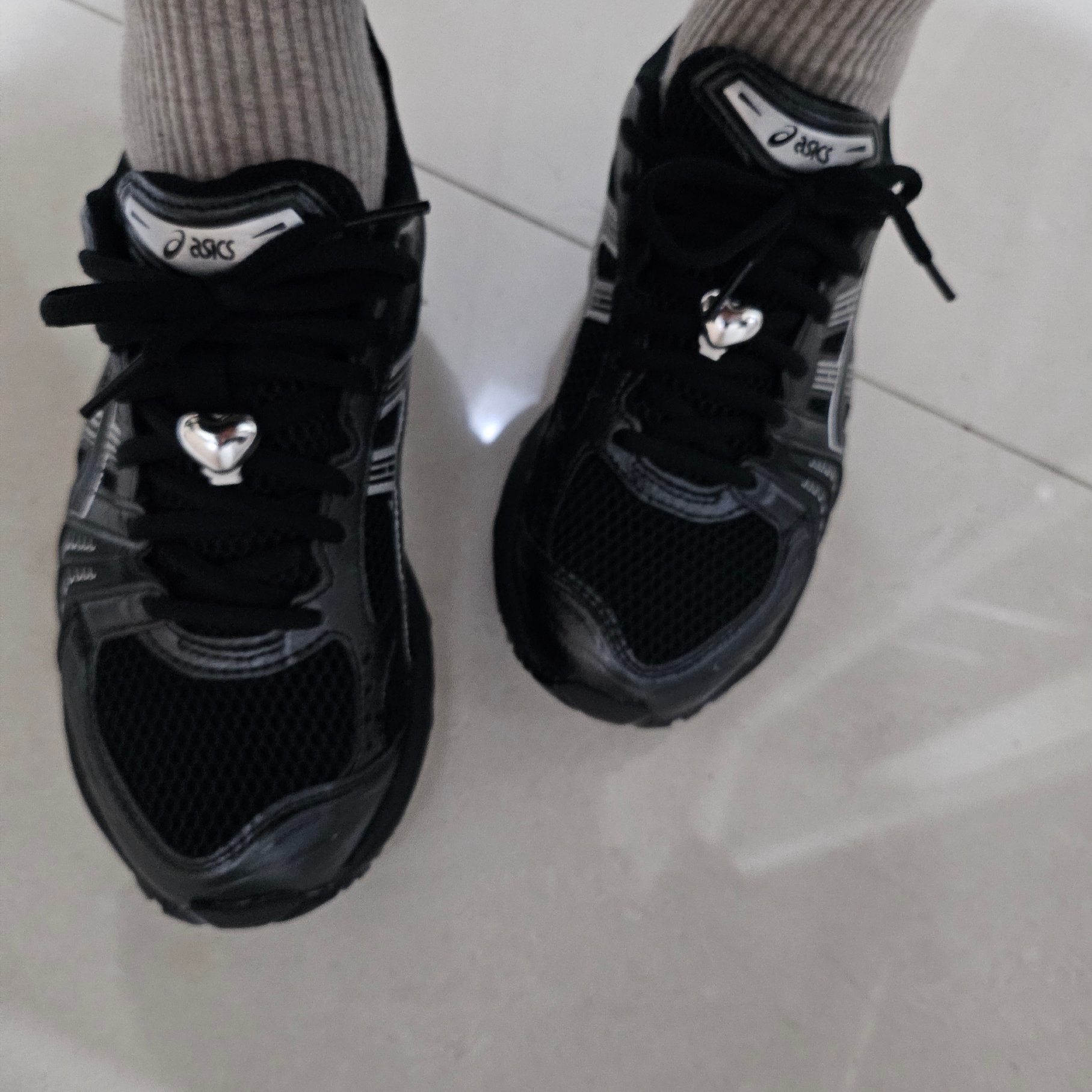 Asics Gel-Kayano 14 Black Pure Silver 착용 스타일