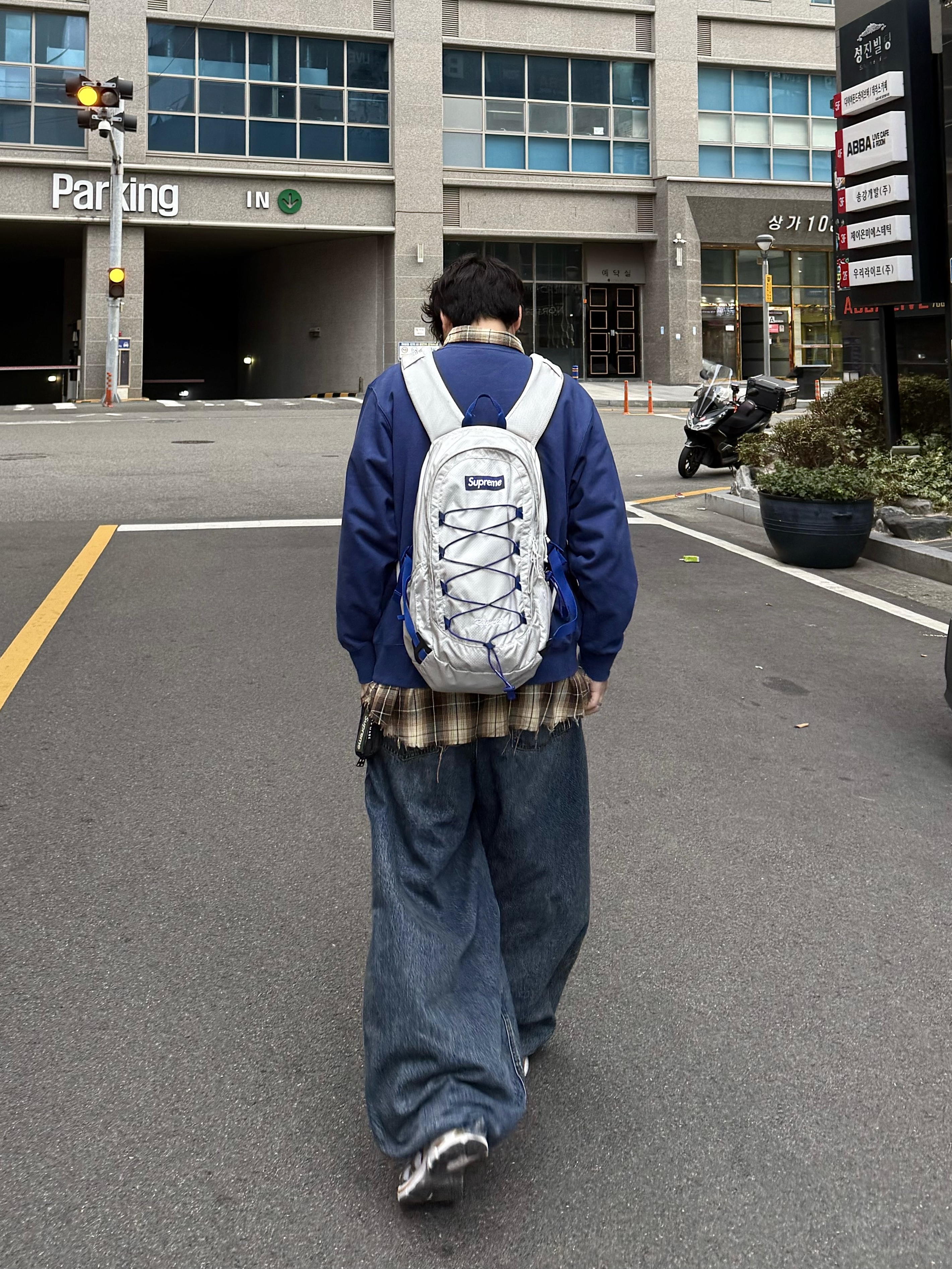 Hotel Cerritos New Cerritos Sweat-Shirt SapphireBlue, Gentle Monster x Maison Margiela MM113 Black Clear 착용 스타일 - 6