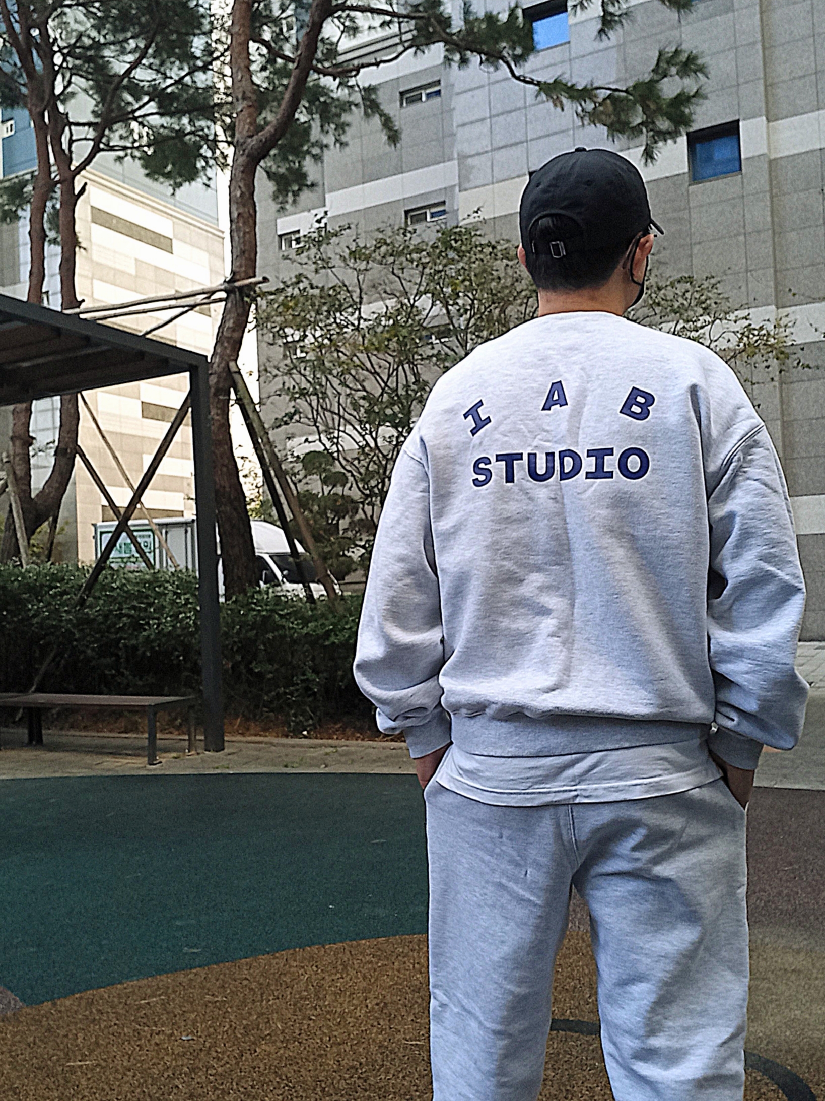 IAB Studio Sweatpants Light Gray, IAB Studio Sweatshirt Light Gray - 23FW 착용 스타일 - 5
