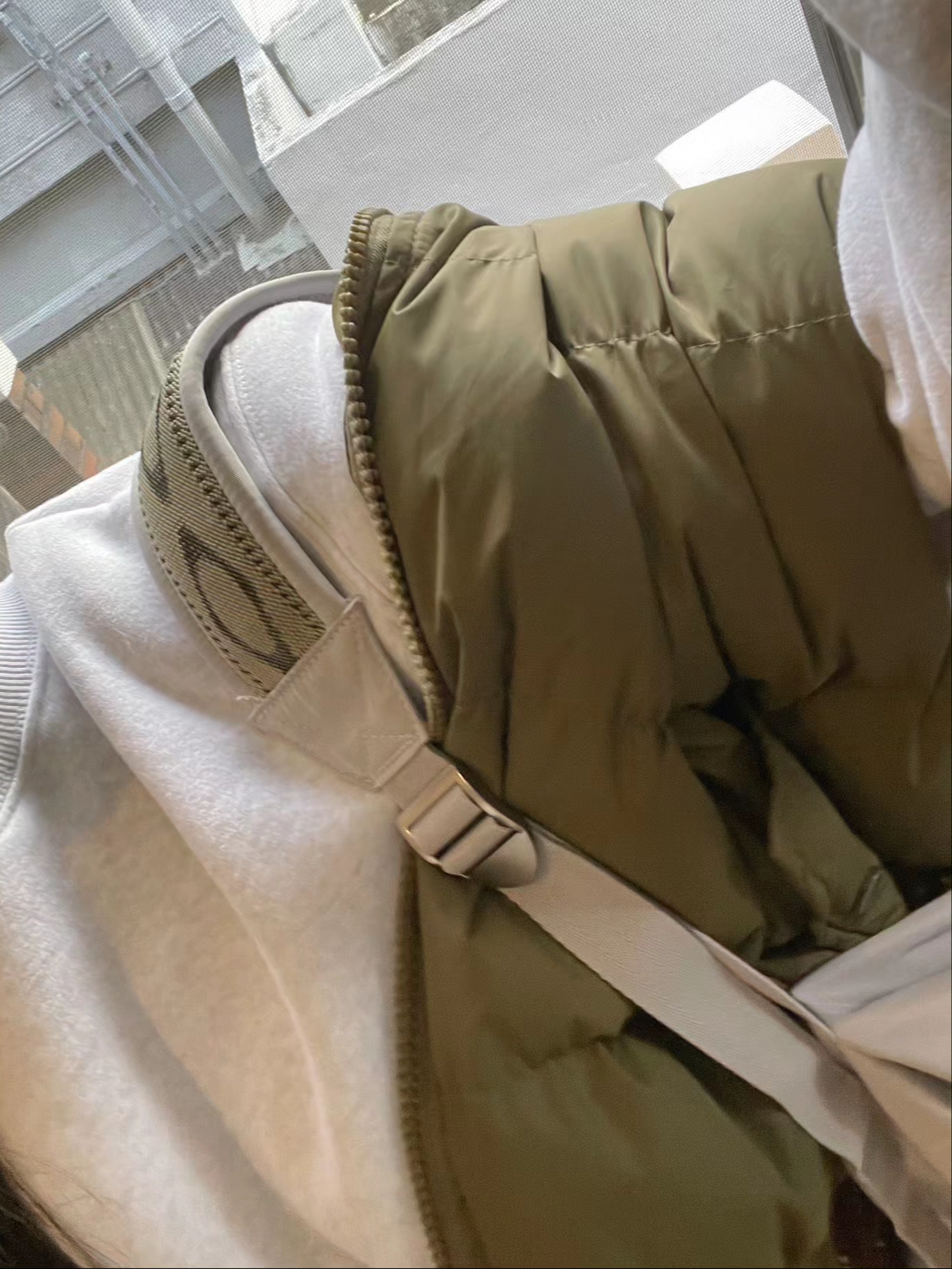 Mischief Drawstring Duffle Bag Light Melange Grey, Adidas x Song for the Mute Shadowturf Dark Brown 착용 스타일 - 5