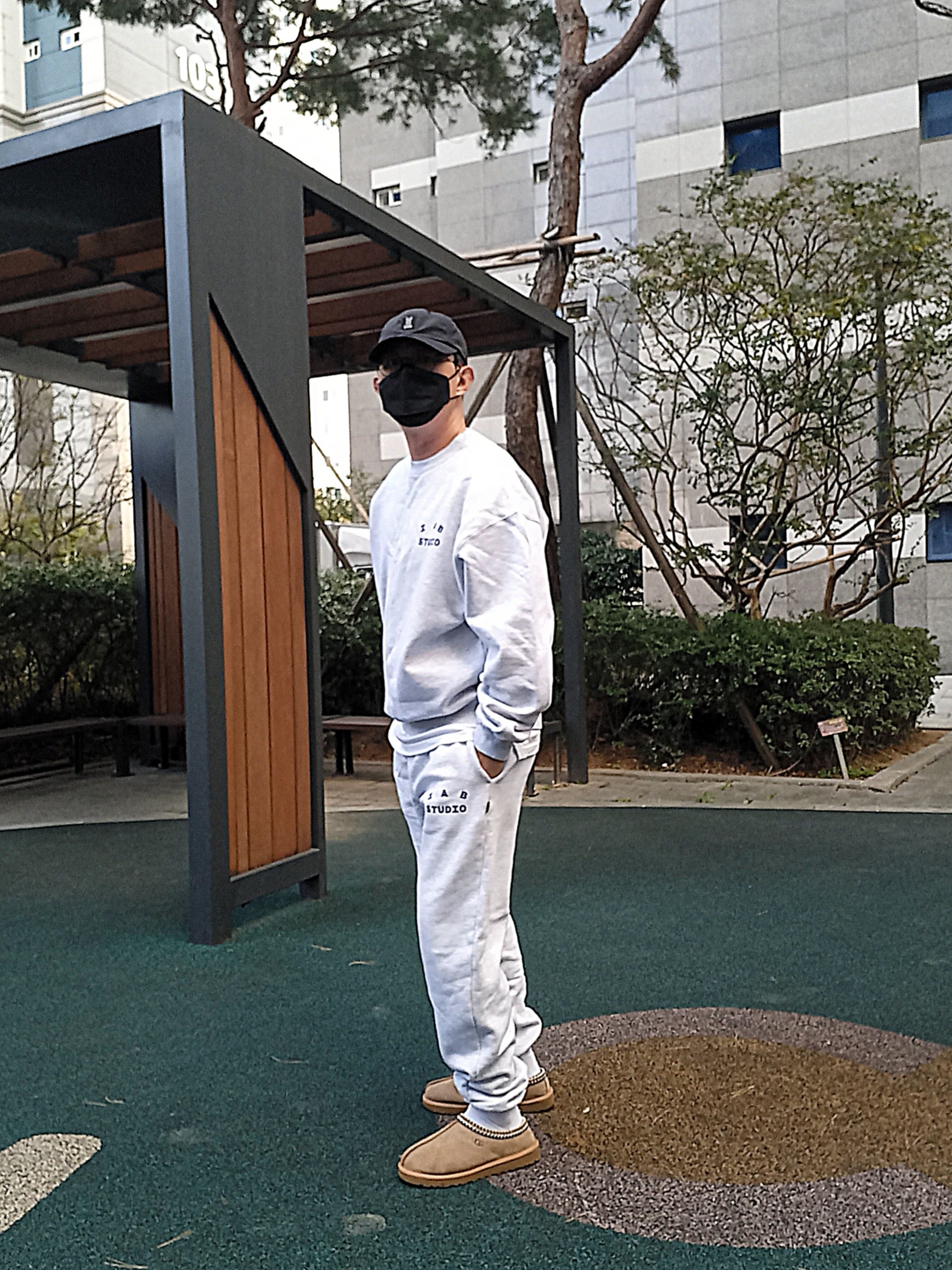 IAB Studio Sweatpants Light Gray, IAB Studio Sweatshirt Light Gray - 23FW 착용 스타일 - 1