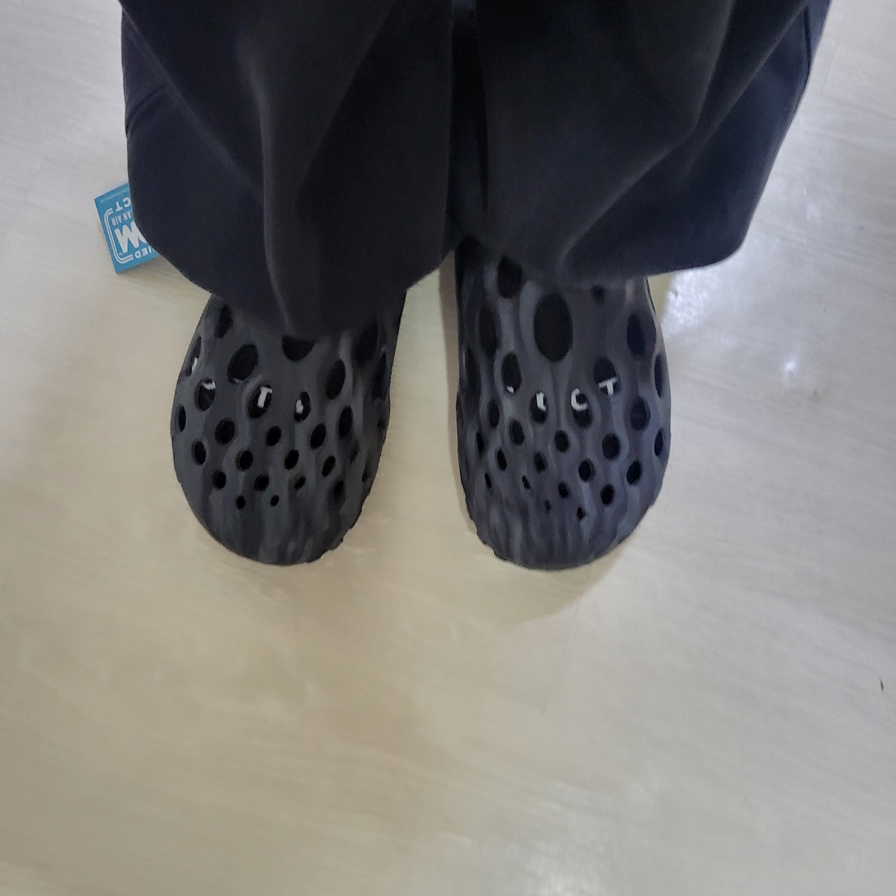Merrell Hydro Moc Black 착용 스타일 - 3