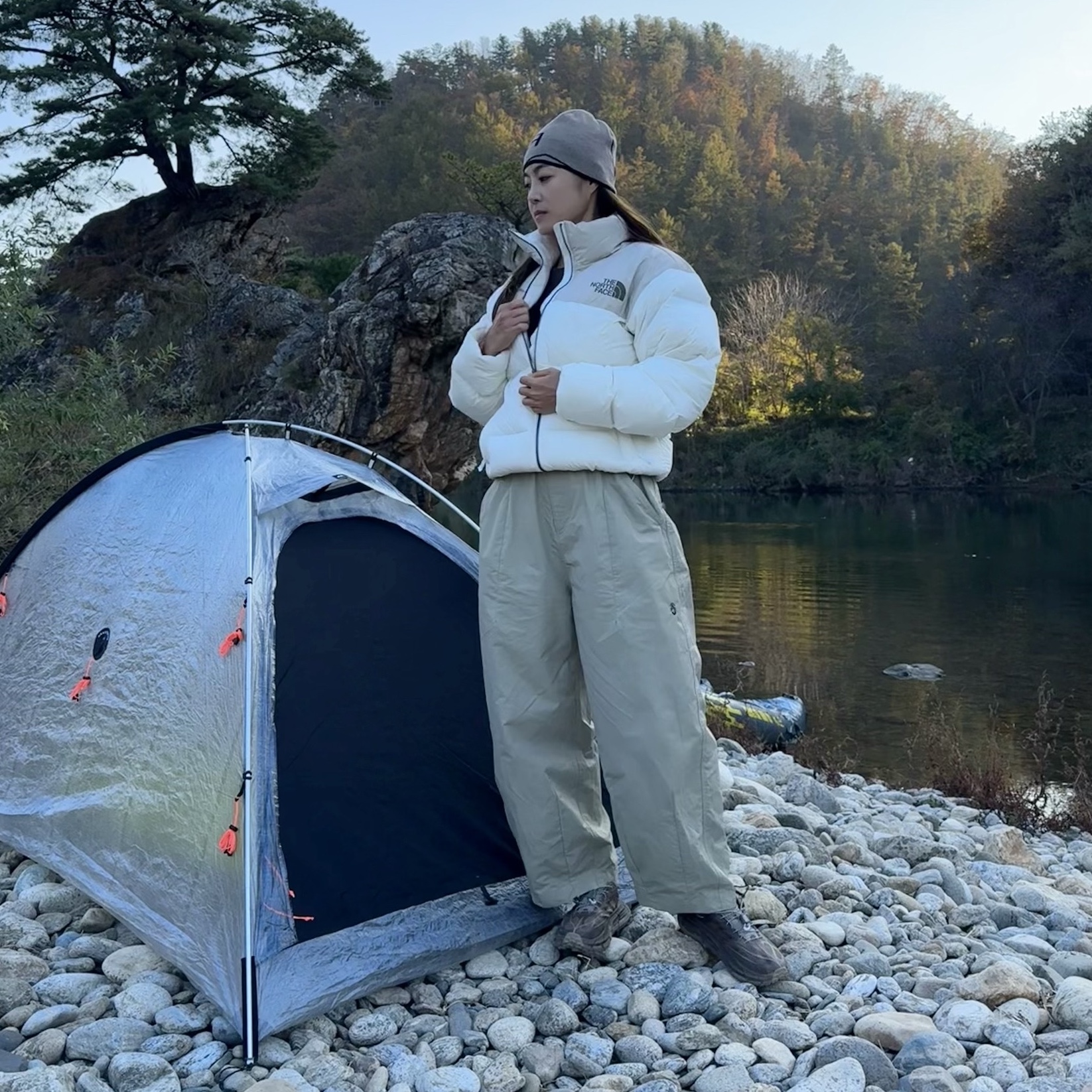 Hoka x Satisfy Mafate Speed 4 Lite Rubber, The North Face Superflex Nuptse Down Jacket RDS Cream - 24FW 착용 스타일 - 1