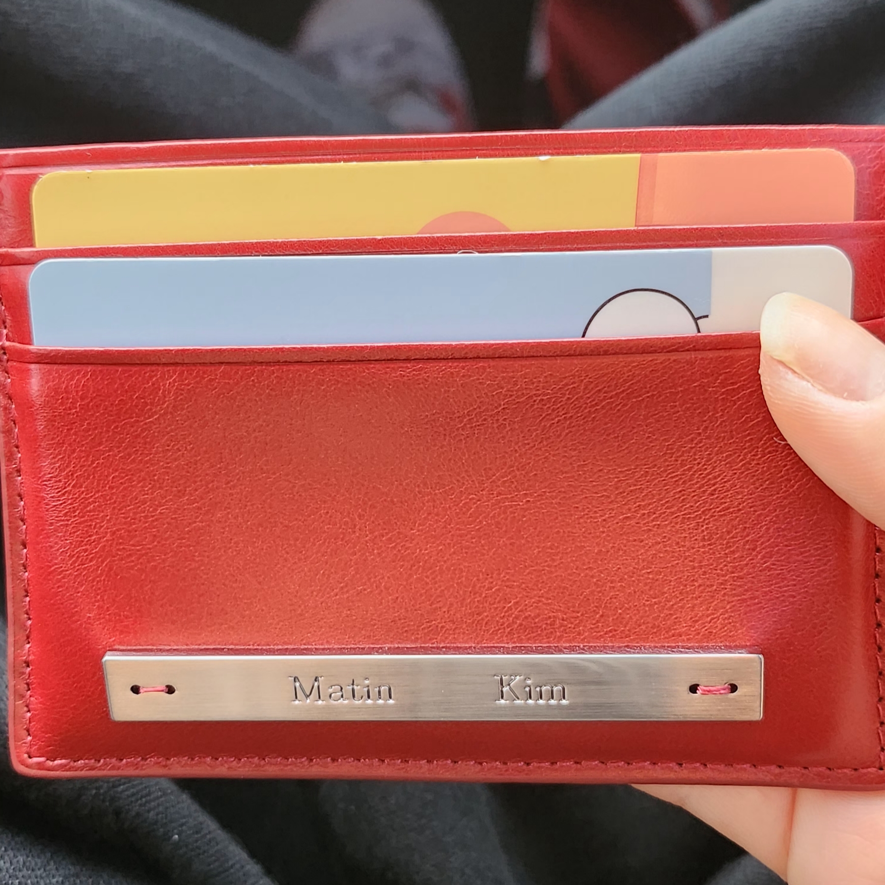 Matin Kim Vintage Card Wallet Red 착용 스타일