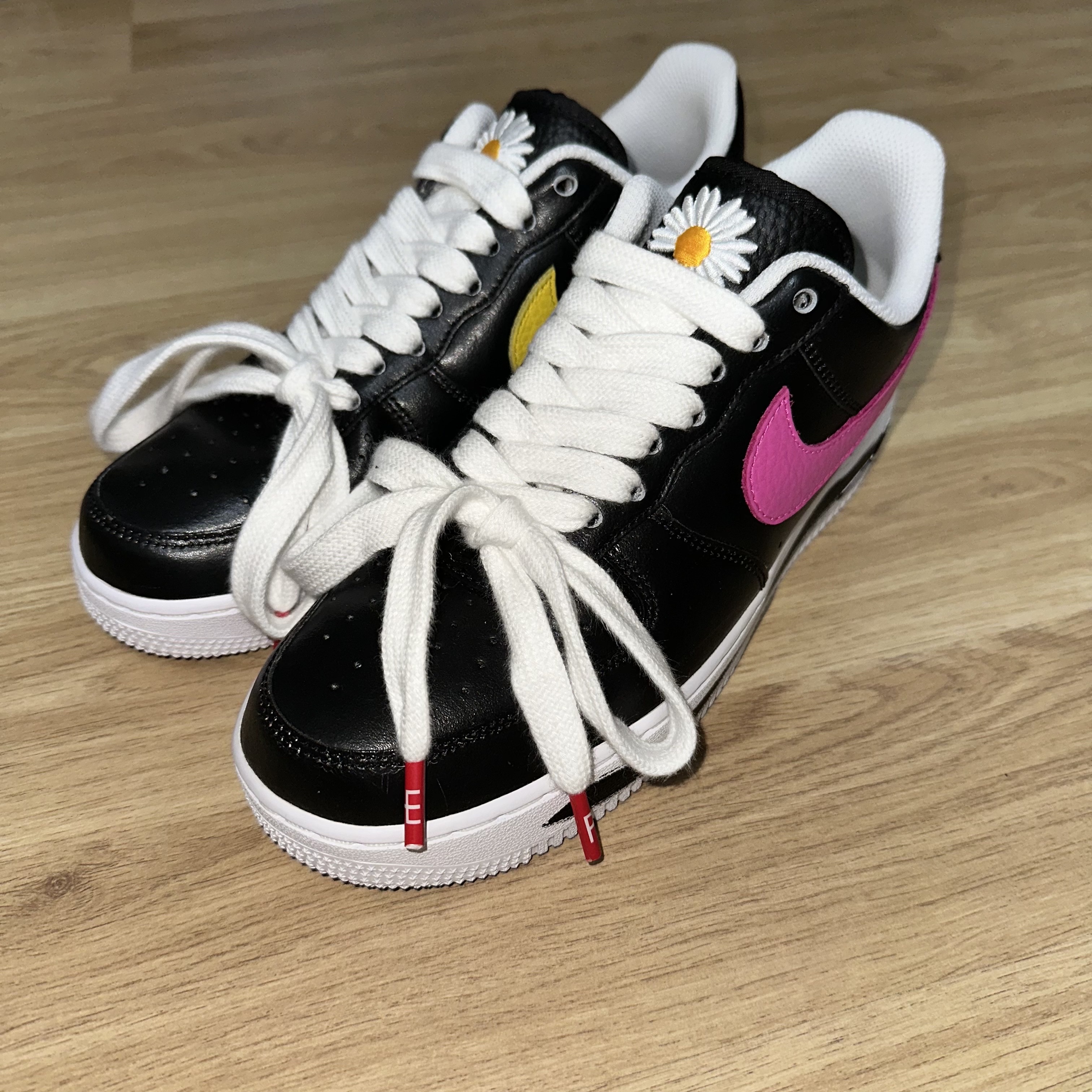 Nike x Peaceminusone Air Force 1 Low Para-Noise 3.0 Black and Multicolor, Nike x Stussy NRG Washed Fleece Pants Black (DO5296-010) 착용 스타일 - 2