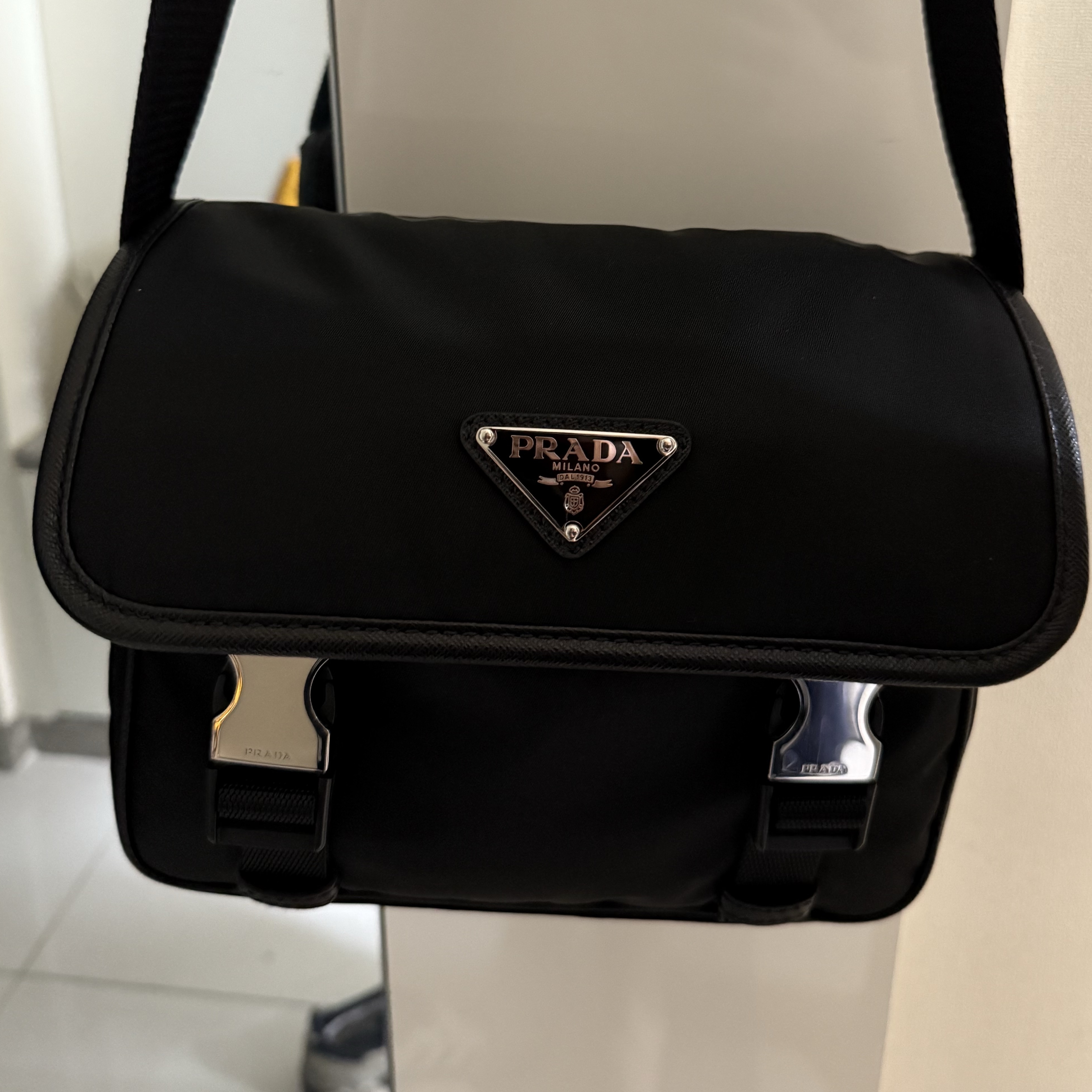 Prada Re-Nylon and Saffiano Leather Shoulder Bag Black 착용 스타일