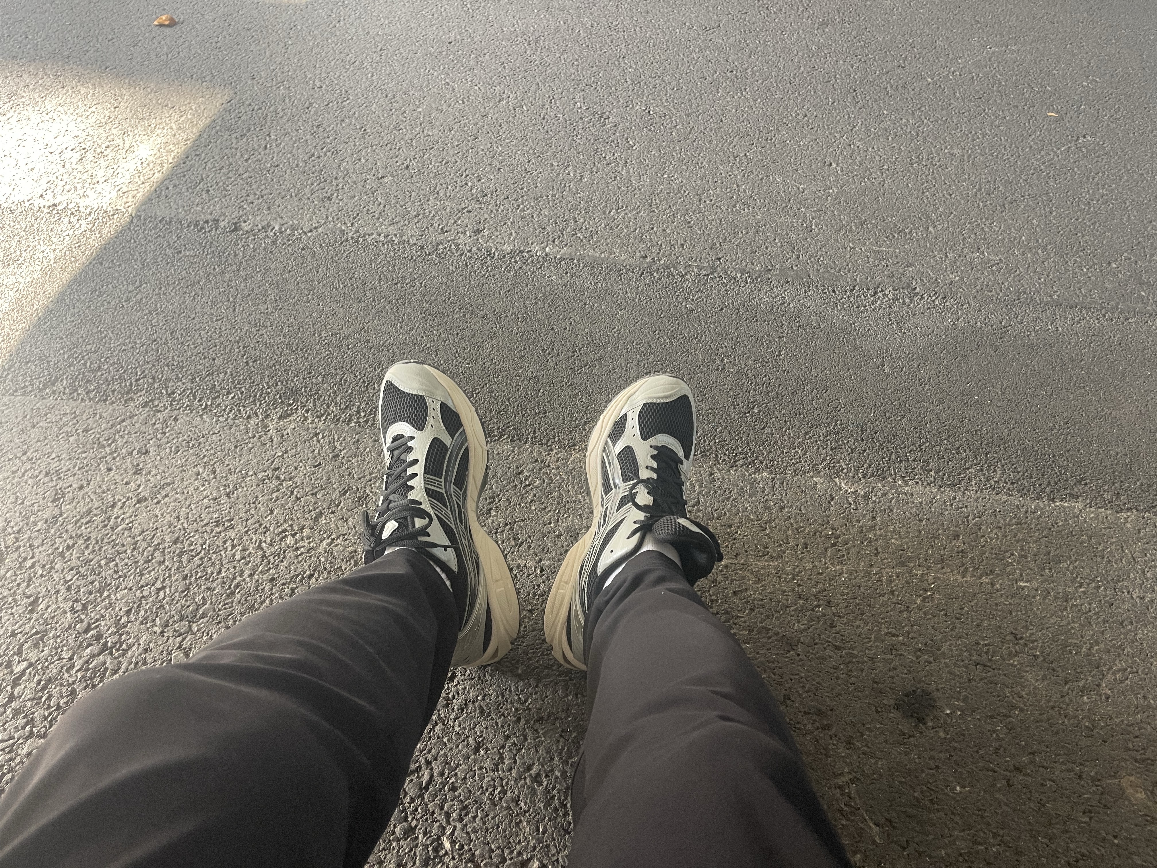 Asics Gel-Kayano 14 Black Seal Grey 착용 스타일