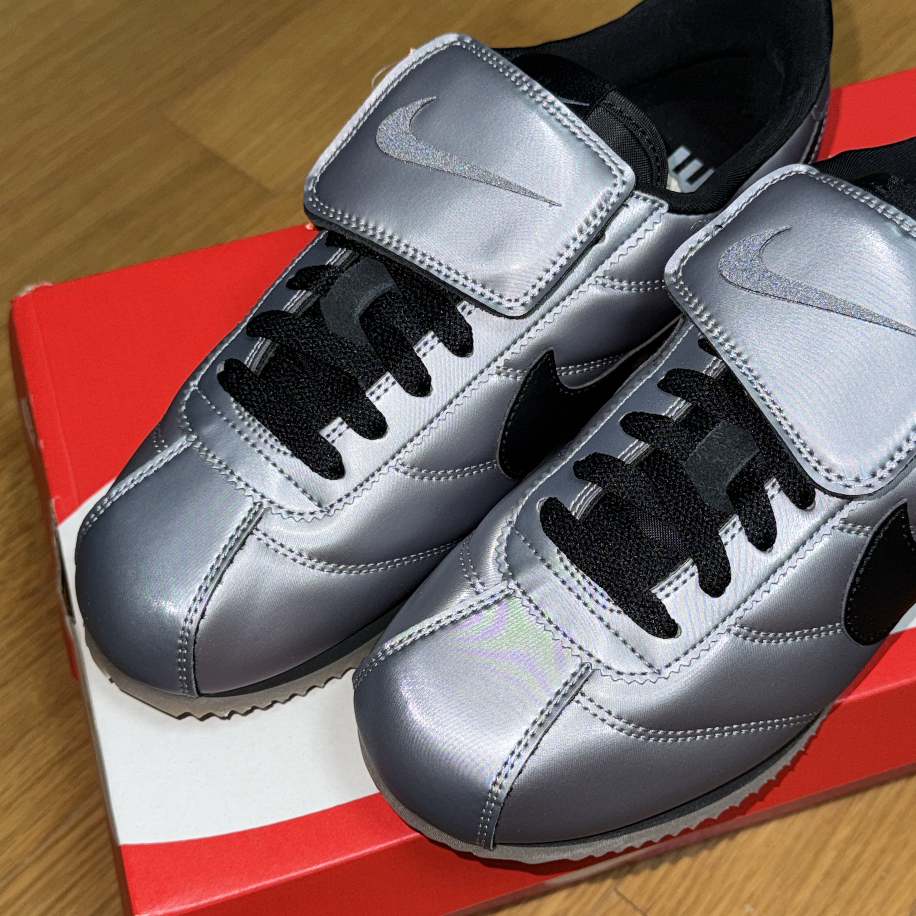 Nike Cortez Leather SE Metallic Cool Grey Black 착용 스타일 - 2