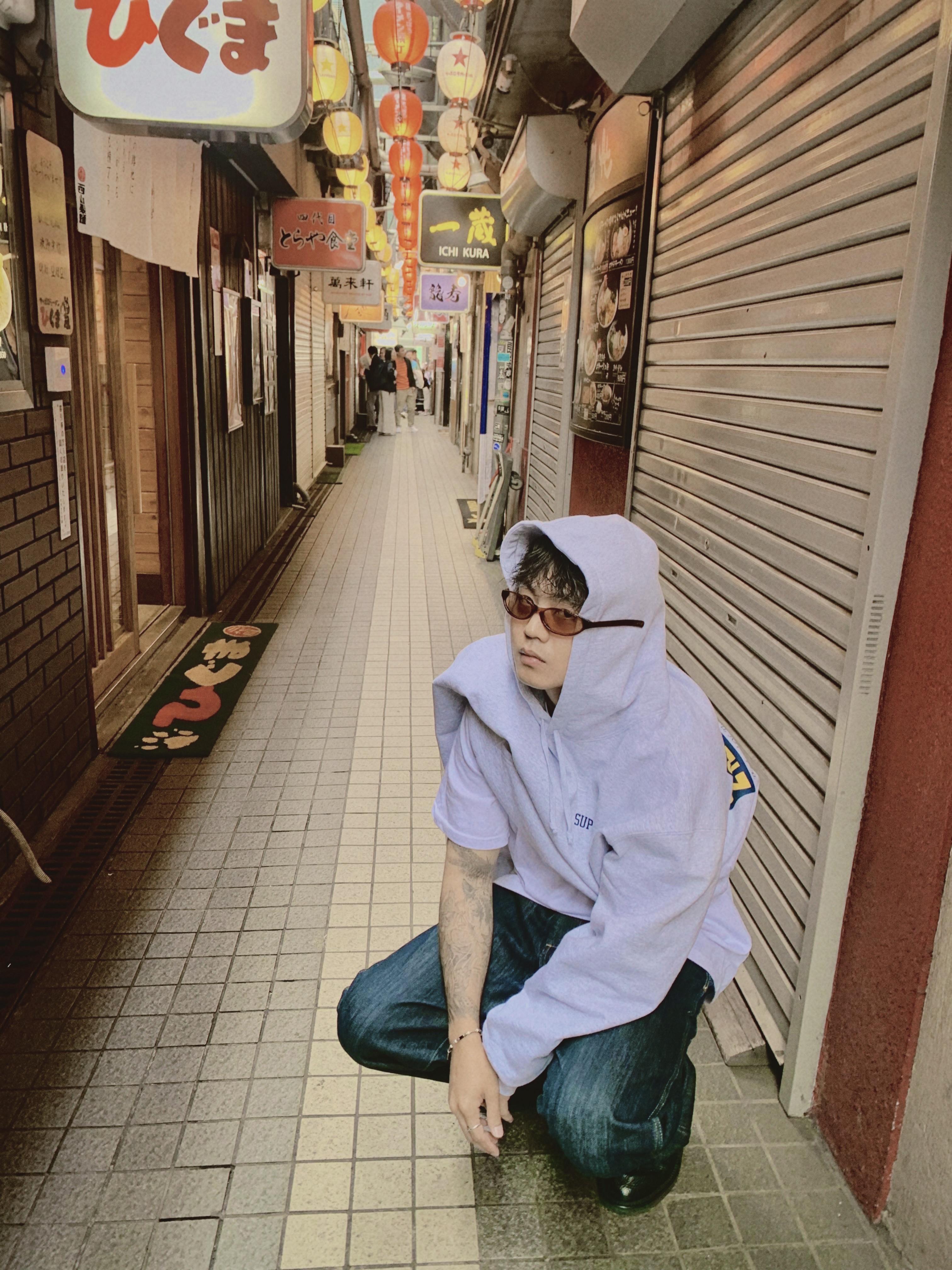 Supreme On God Hooded Sweatshirt Ash Grey - 24FW 착용 스타일 - 3