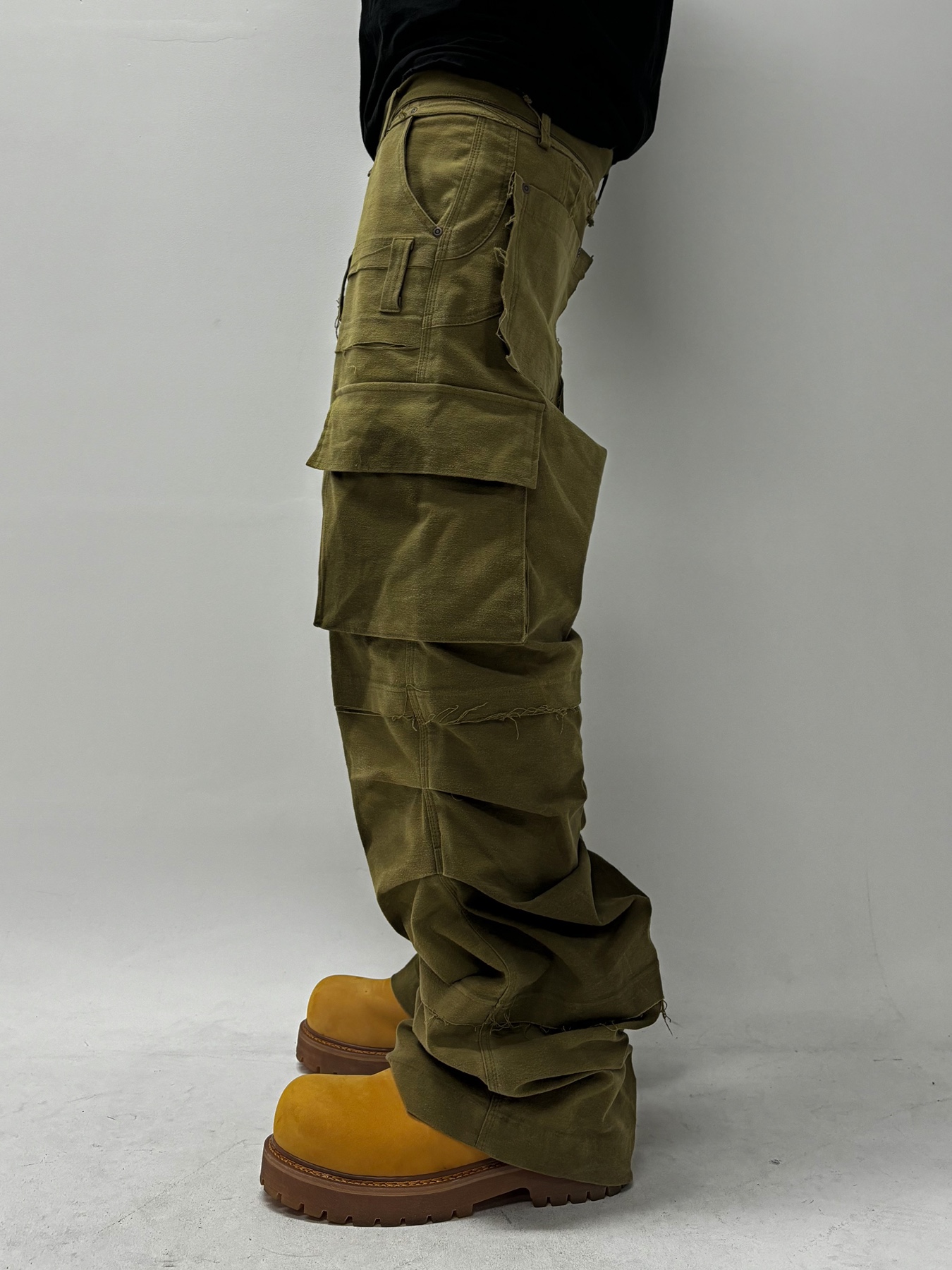 Wapworks Moleskin Belted Cargo Pants Olive Khaki 착용 스타일 - 2