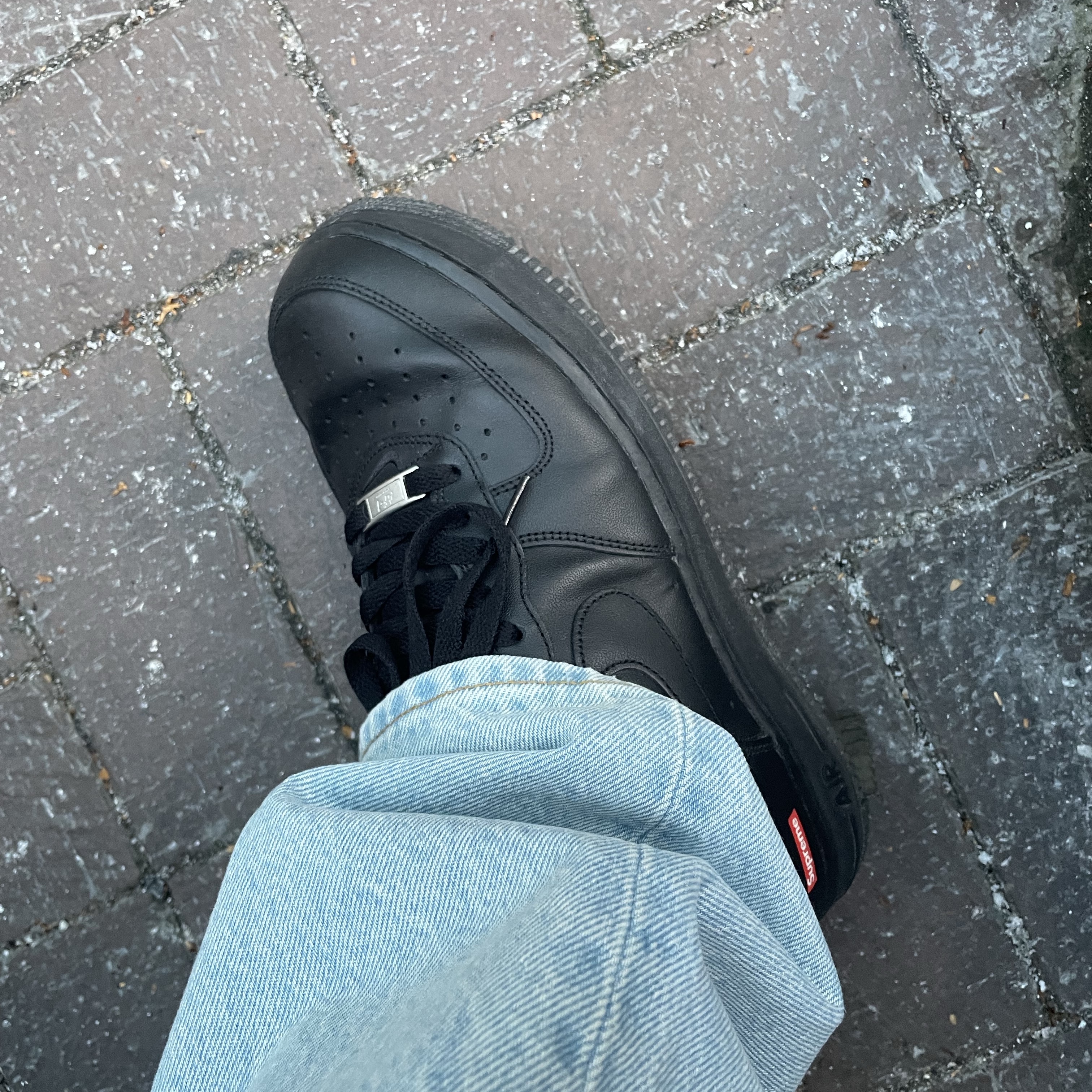 Nike x Supreme Air Force 1 Low Black 착용 스타일