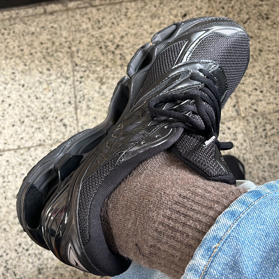 Mizuno Wave Prophecy LS Black 착용 스타일