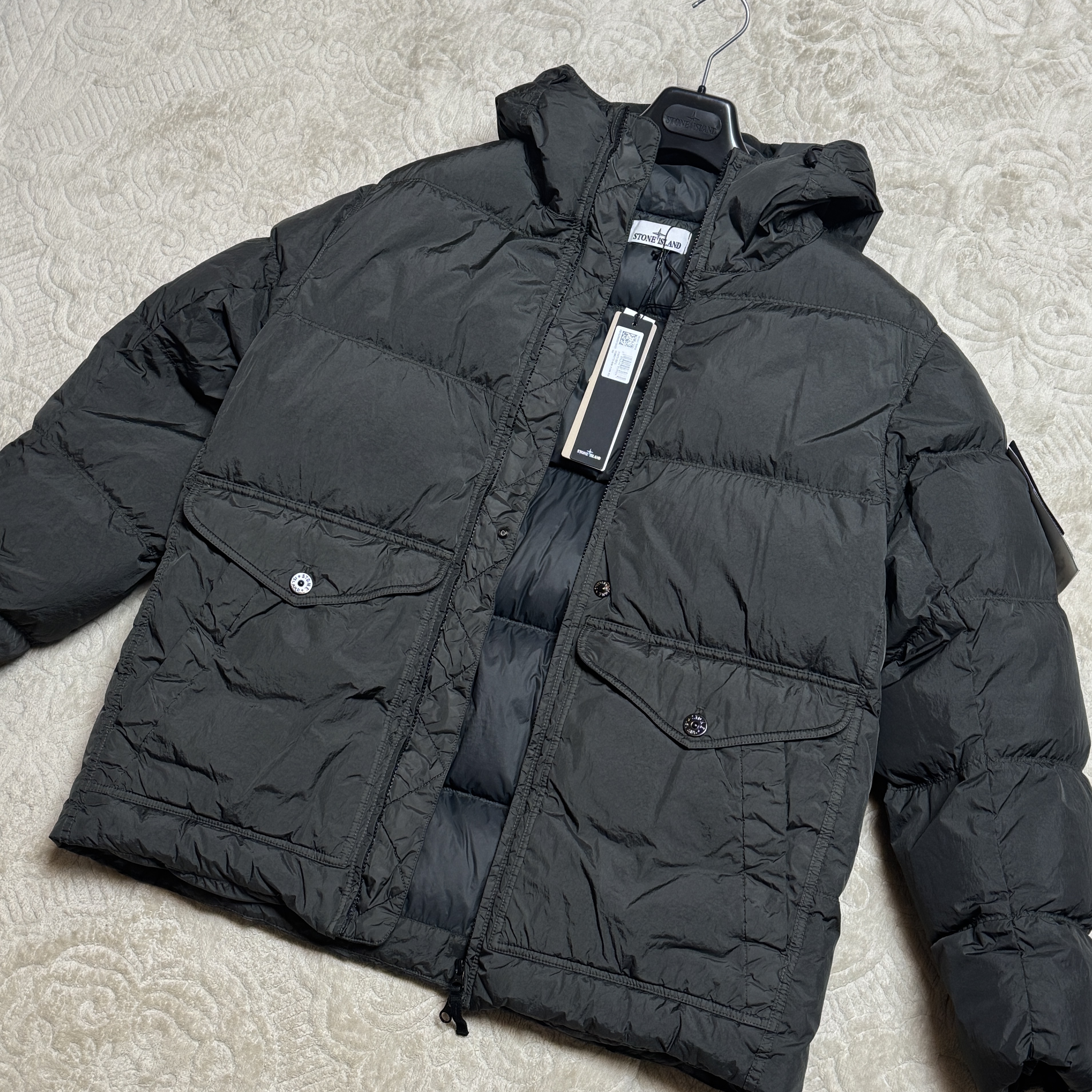 Stone Island 40723 Crinkle Reps Hooded Down Jacket Lead - 24FW 착용 스타일 - 1