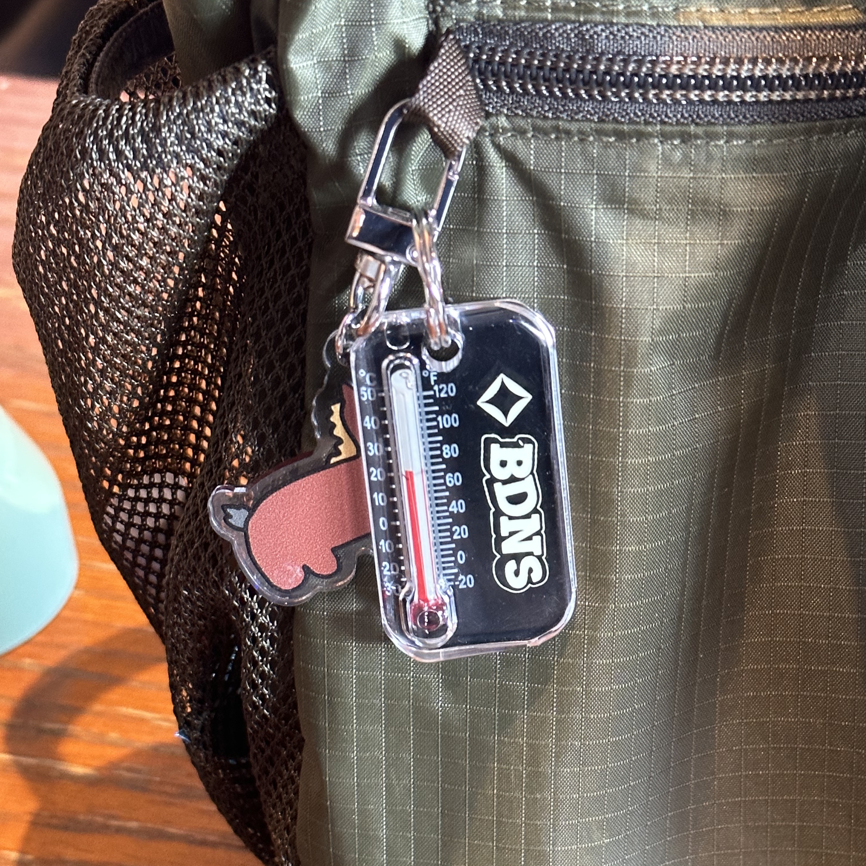 Helinox x BDNS Thermometer Black, Montbell Pocketable Light Shoulder Bag Small Khaki Green 착용 스타일 - 1