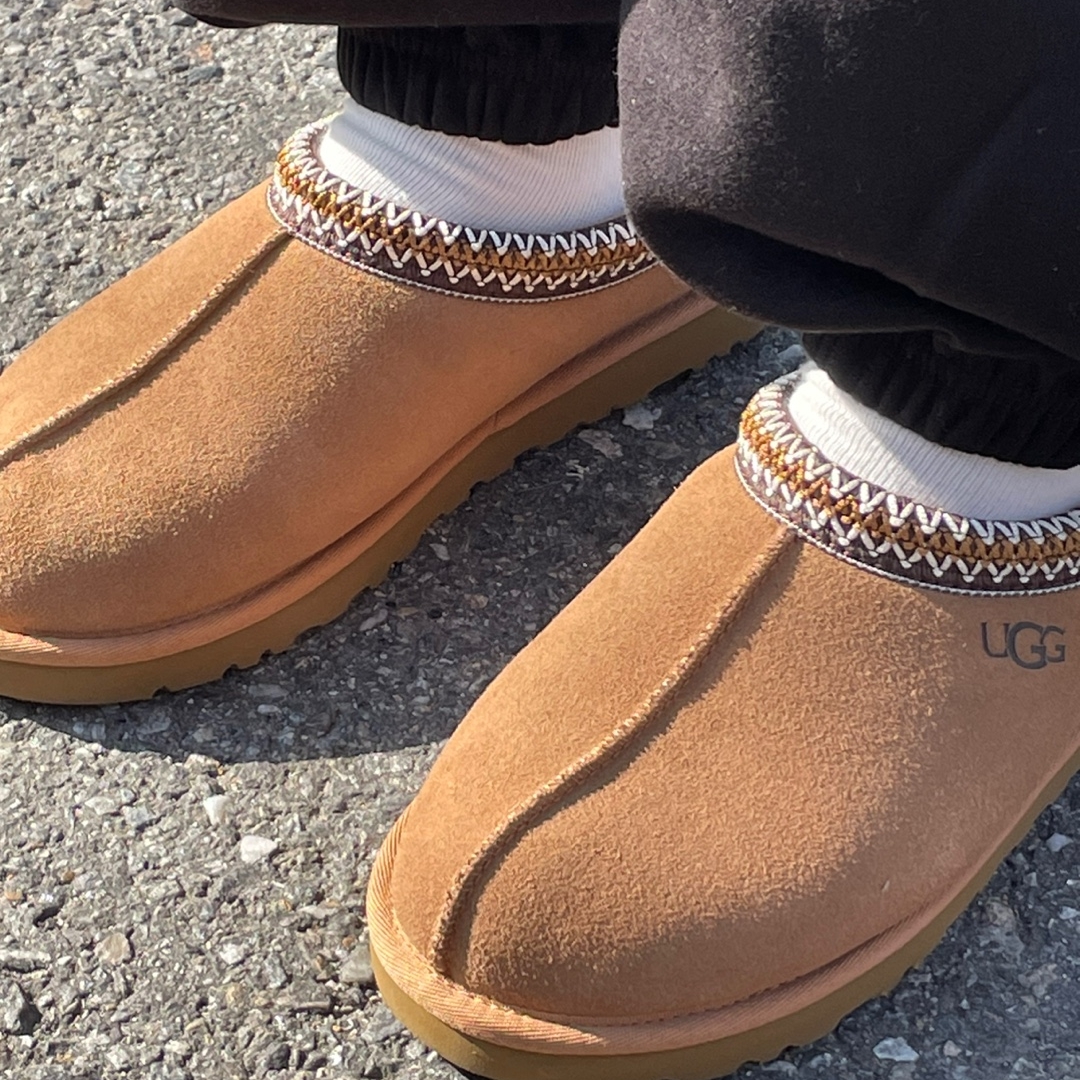 UGG Tasman Slipper Chestnut 착용 스타일 - 2
