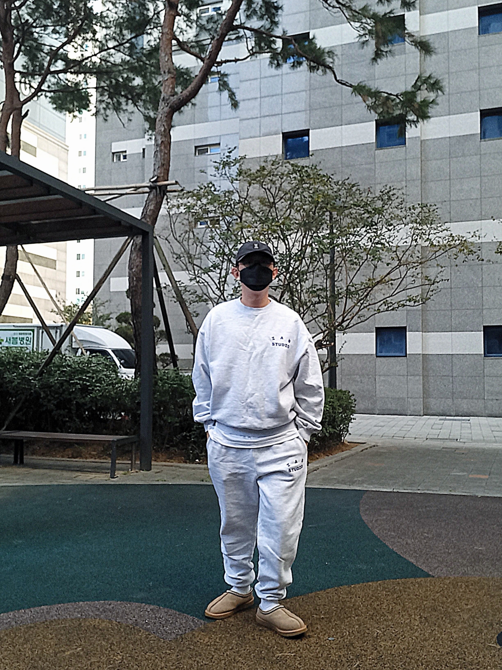 IAB Studio Sweatpants Light Gray, IAB Studio Sweatshirt Light Gray - 23FW 착용 스타일 - 3
