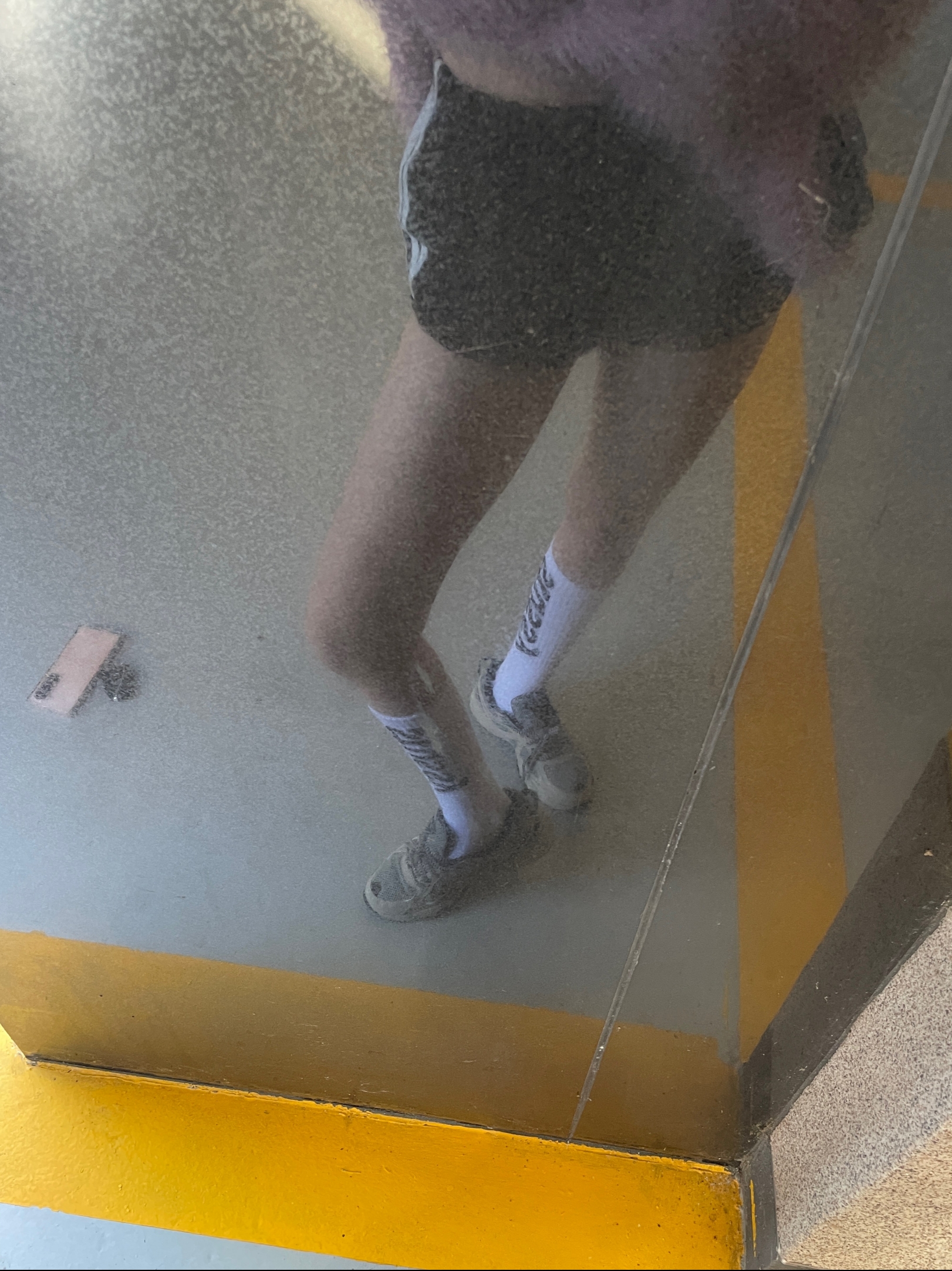 Stussy Helvetica Crew Socks White Black, Chanel Clutch with Chain Lambskin & Gold Black Lilac 착용 스타일 - 3