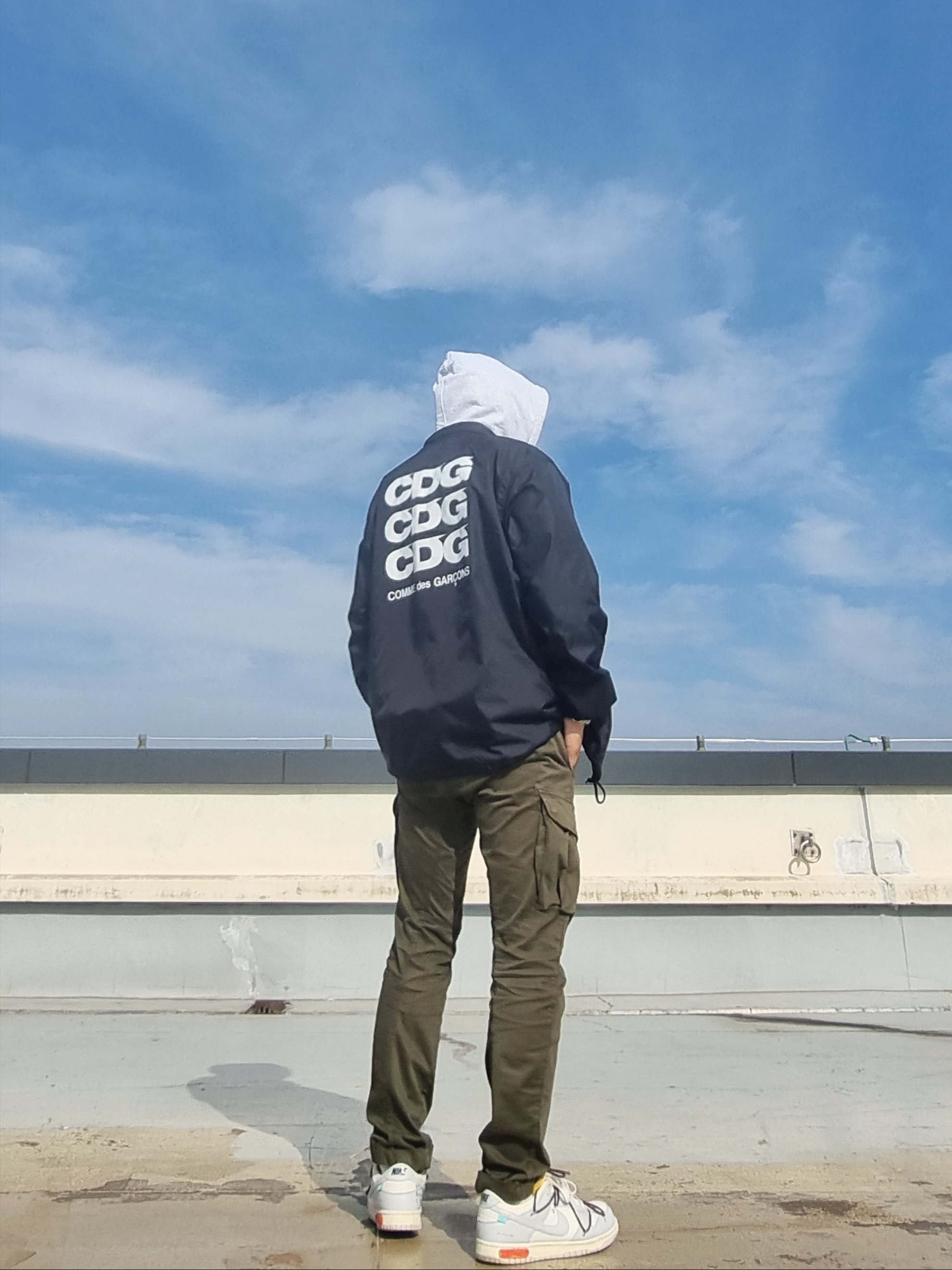 Nike x Off-White Dunk Low The 50 - Lot 46, CDG Logo Coach Jacket Black 착용 스타일 - 4