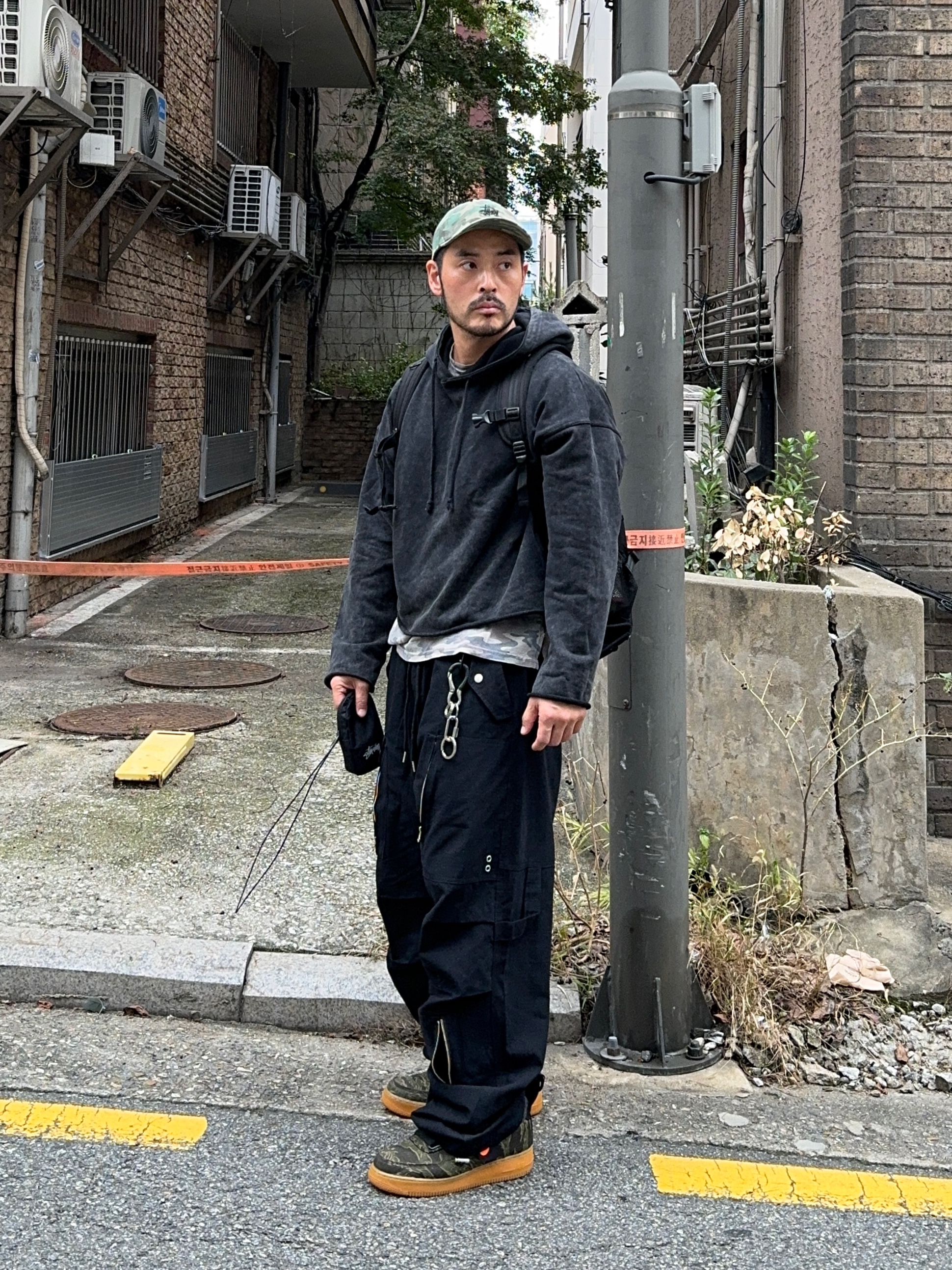 Flavorism Ripstop Parachute Cargo Pants Black, Nike Air Force 1 Low Utility Carhartt WIP Camo 착용 스타일 - 4