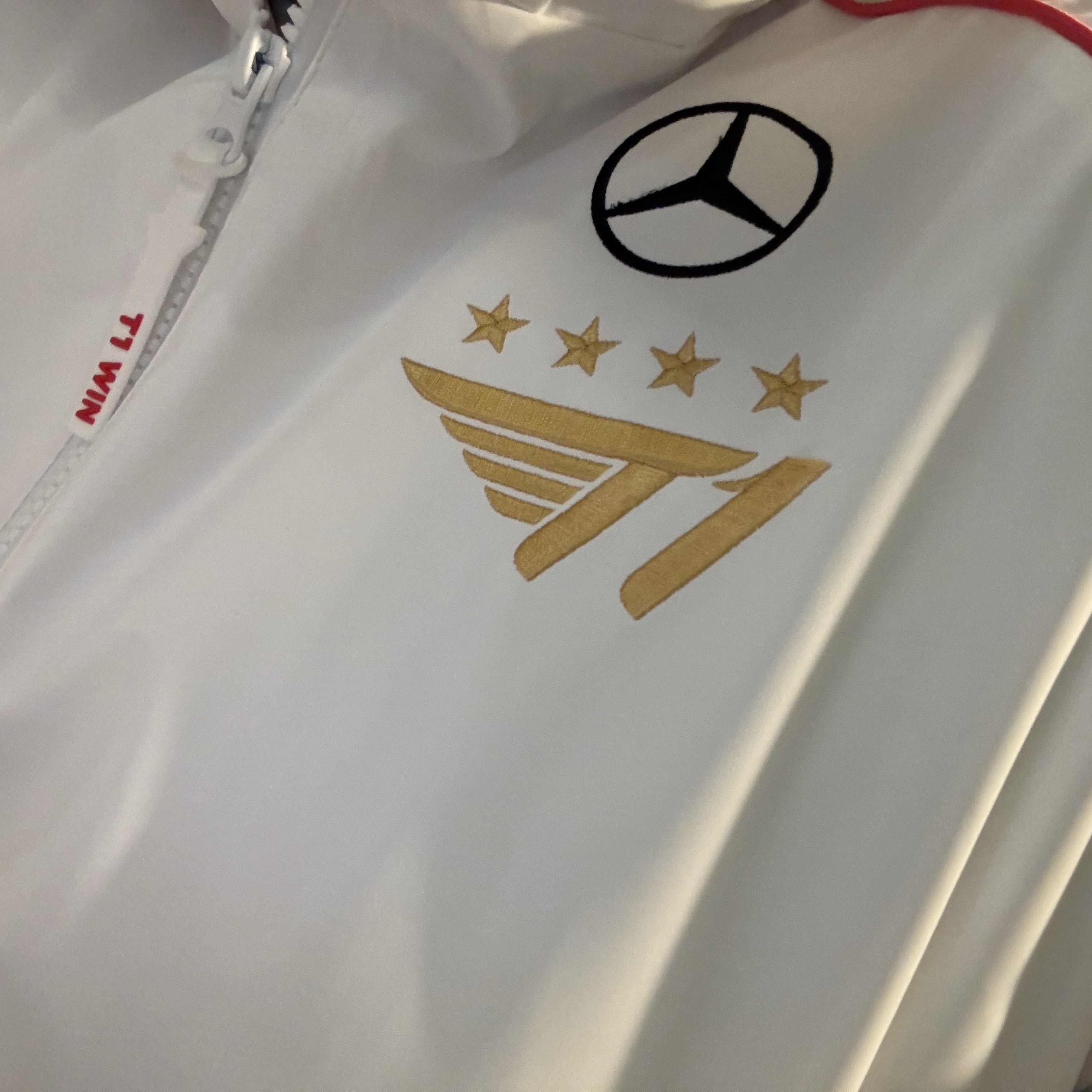 T1 2024 Uniform Worlds Jacket White (Non Marking Ver.) 착용 스타일