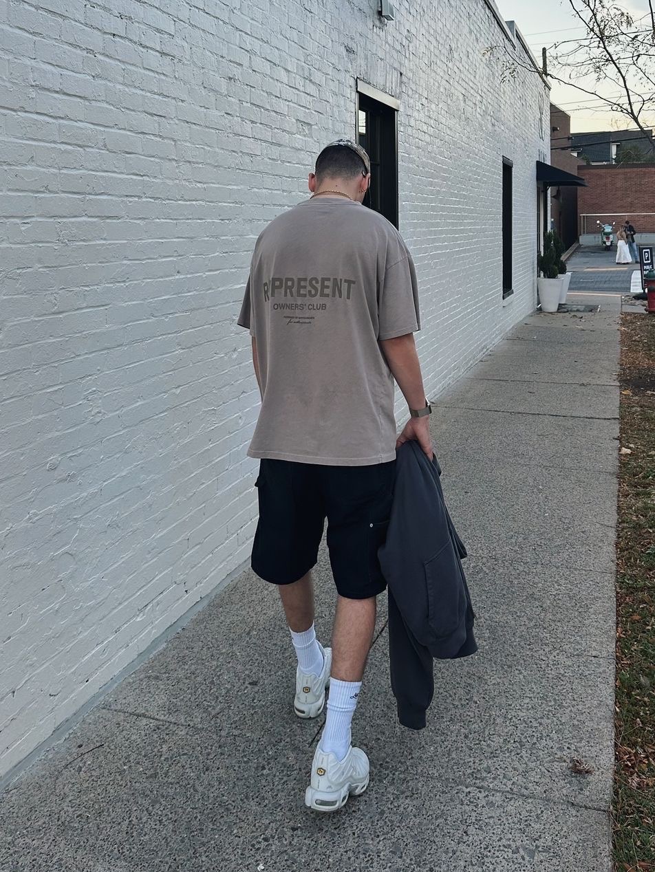 Represent Owners Club T-Shirt Mushroom 착용 스타일 - 1