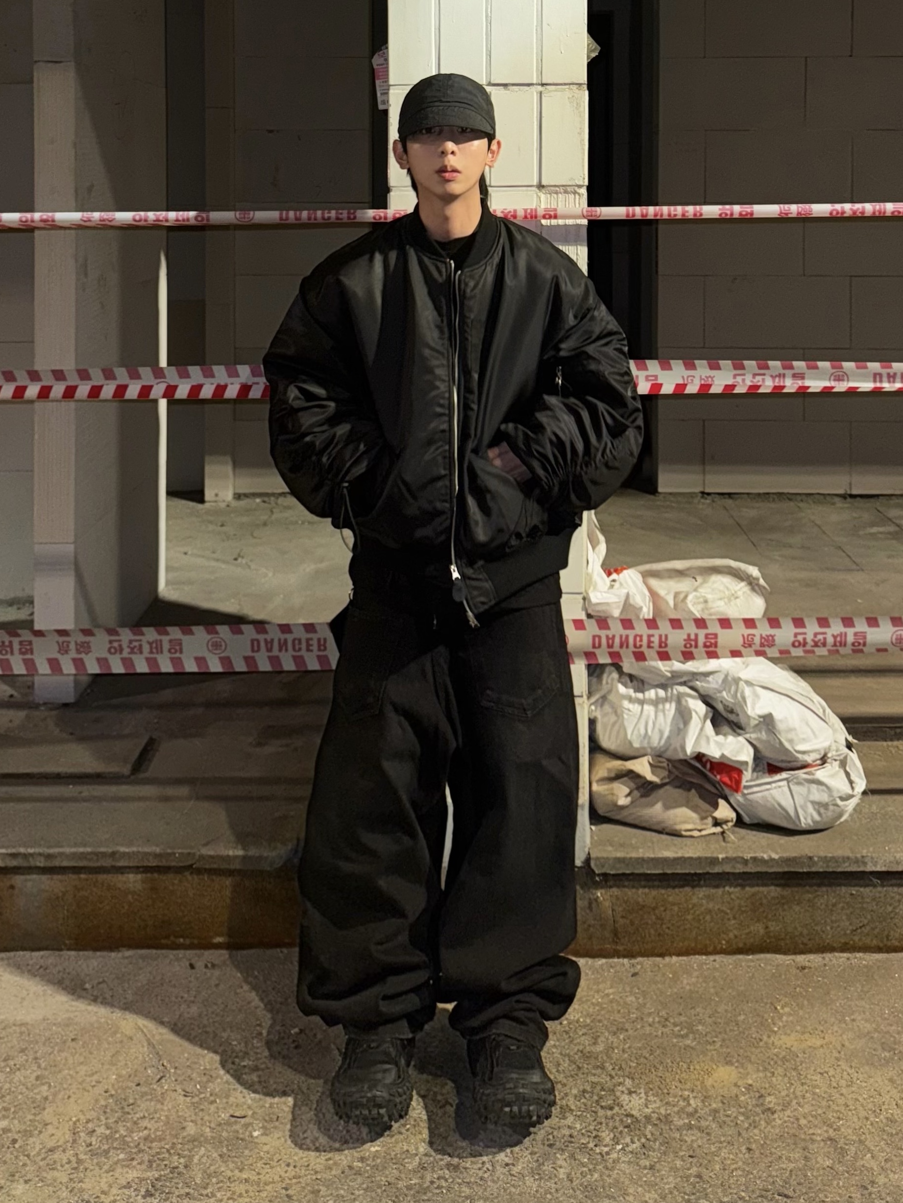 Project G/R Backward Denim Pants Black, Balenciaga Defender Sneakers Black 착용 스타일 - 1