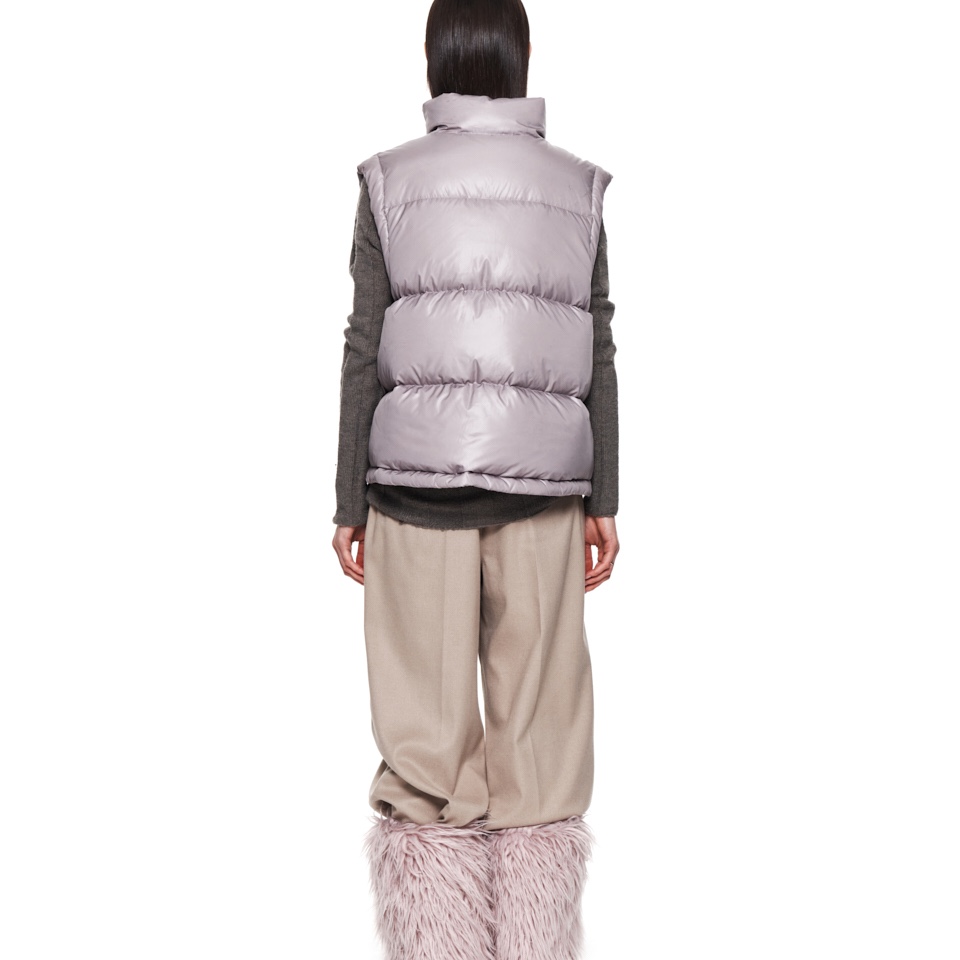 (W) Matin Kim Folded Pocket Down Vest Beige 착용 스타일 - 7