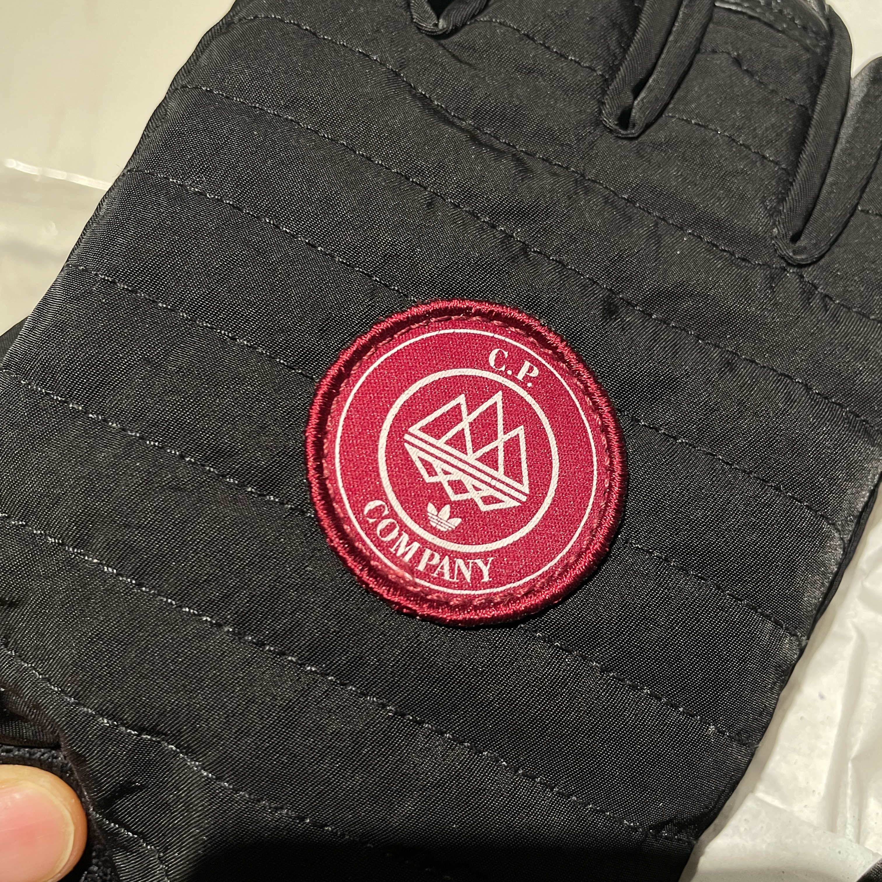 Adidas x C.P. Company Spezial Gloves Black 착용 스타일 - 2