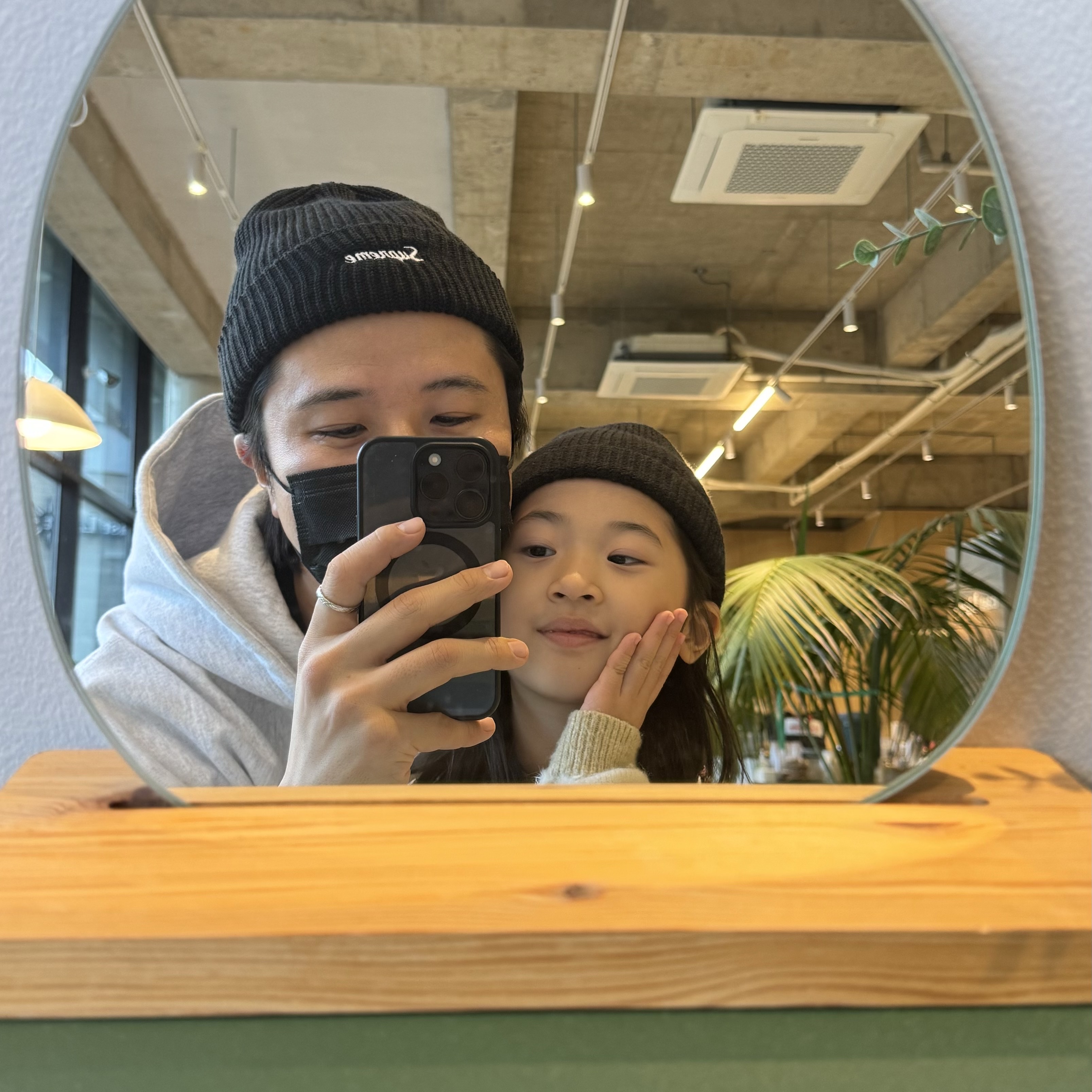 Supreme Loose Gauge Beanie Black, Adidas Adicolor Classic Sprinter Shorts Black - KR Sizing 착용 스타일 - 2