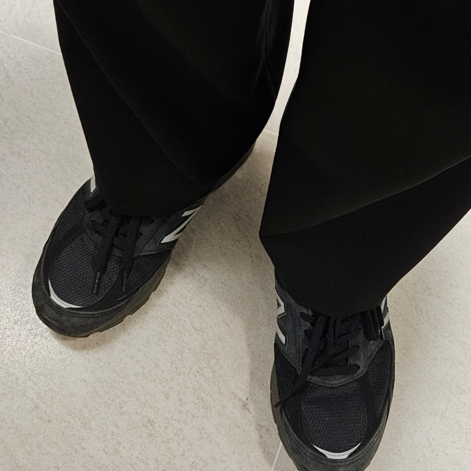 New Balance 990v5 Made in USA Black - D Standard 착용 스타일