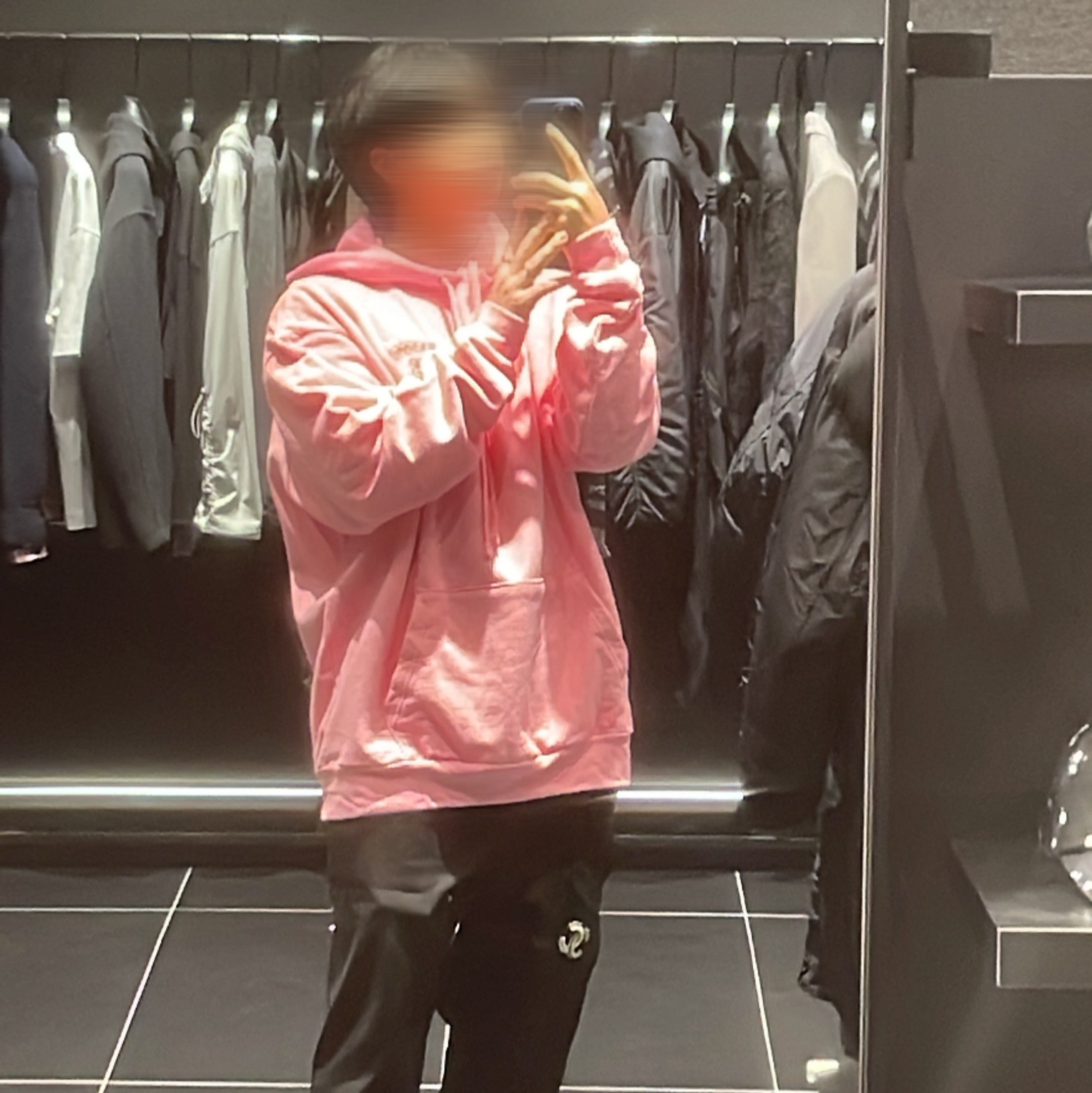 Chrome Hearts Hoodie Pink 착용 스타일 - 1