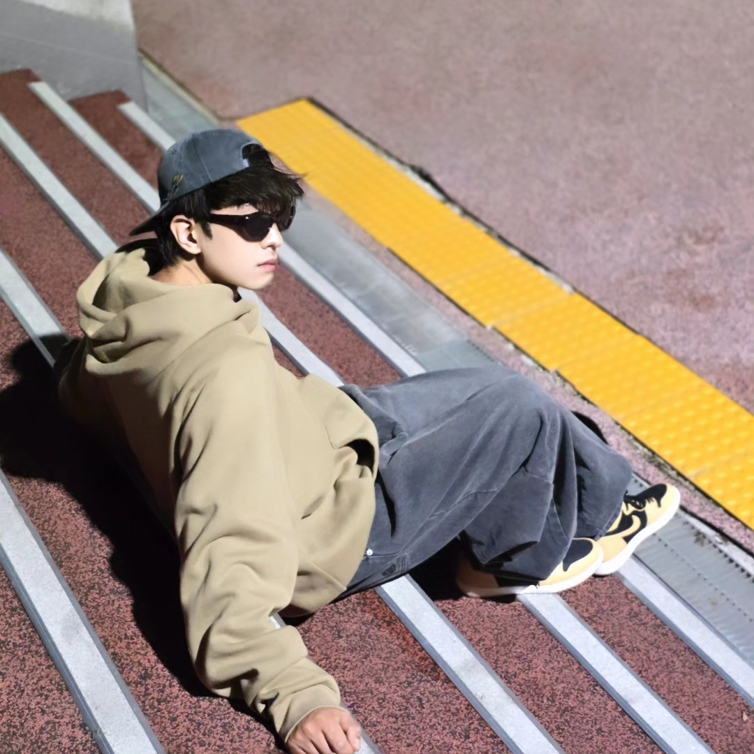 Essentials Hoodie Oak - 22SS, Jordan 1 Retro High OG Vachetta Tan 착용 스타일 - 7