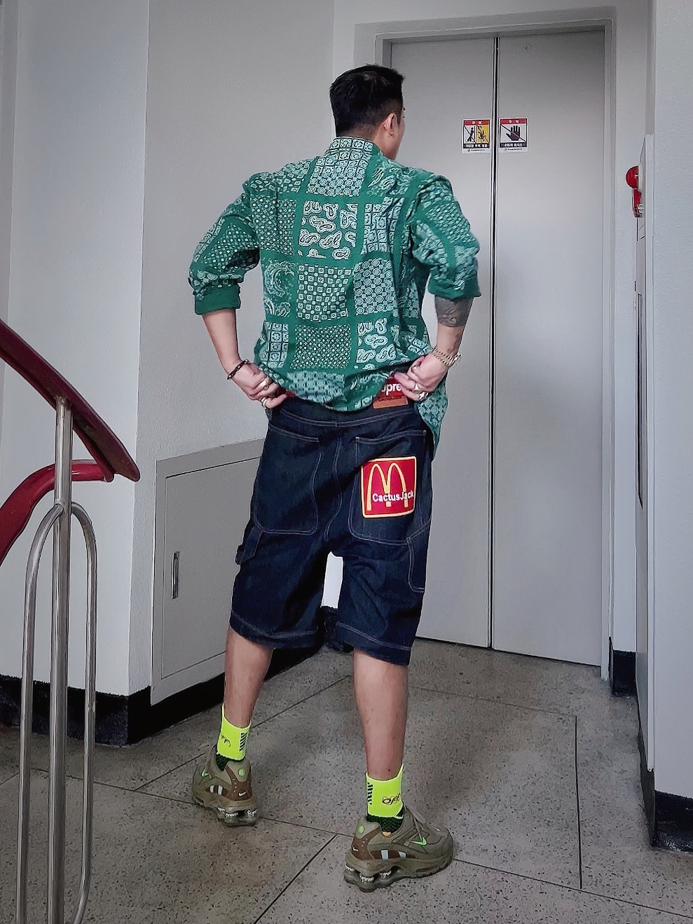 Supreme Paisley Grid Shirt Black - 20SS, Nike x Supreme Shox Ride 2 SP Neutral Olive 착용 스타일 - 6