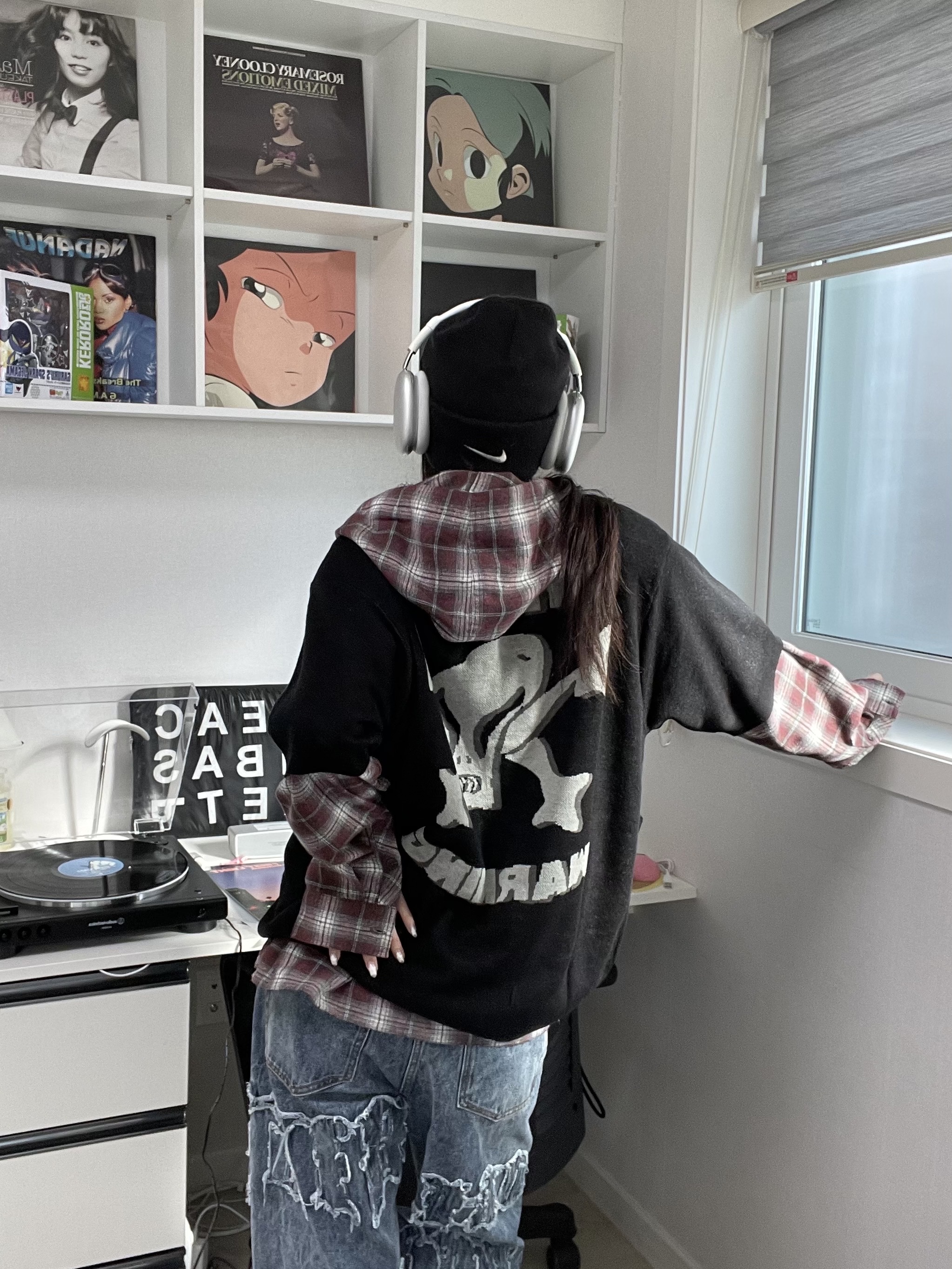 Nike x Stussy NRG Cuffed Beanie Black, Apple AirPods Max Lightning Silver (Korean Ver.) 착용 스타일 - 1
