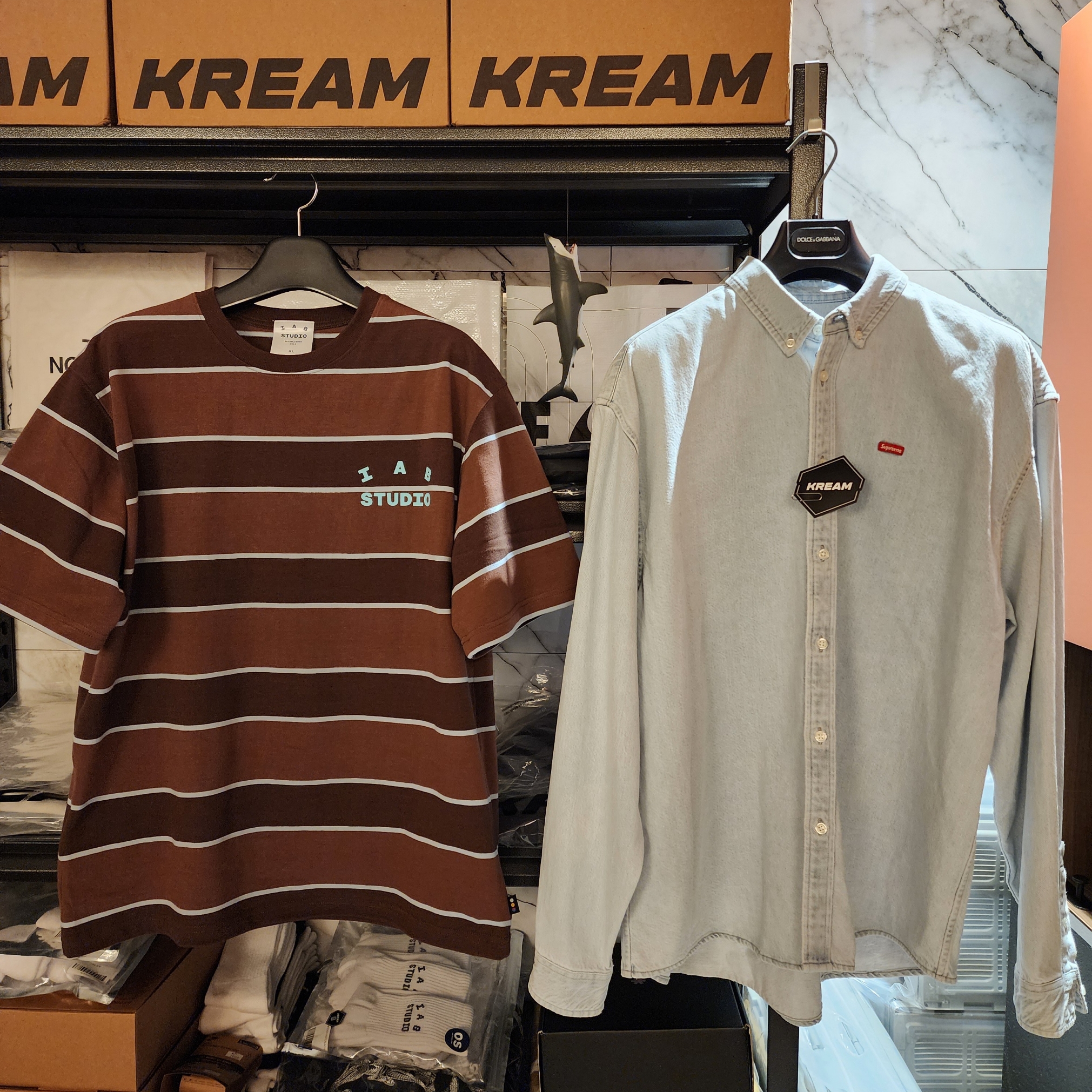 IAB Studio Striped T-Shirt Brown, Supreme Small Box Shirt Washed Blue - 24SS 착용 스타일