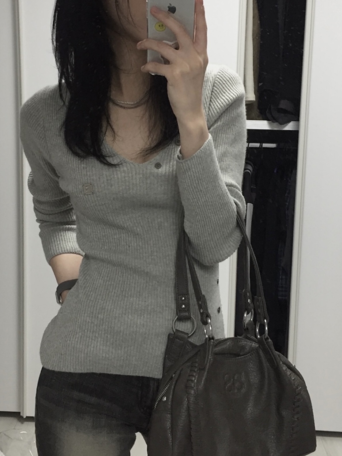 (W) Bohemian Seoul Button V-Neck Slit Knit Melange Gray 착용 스타일