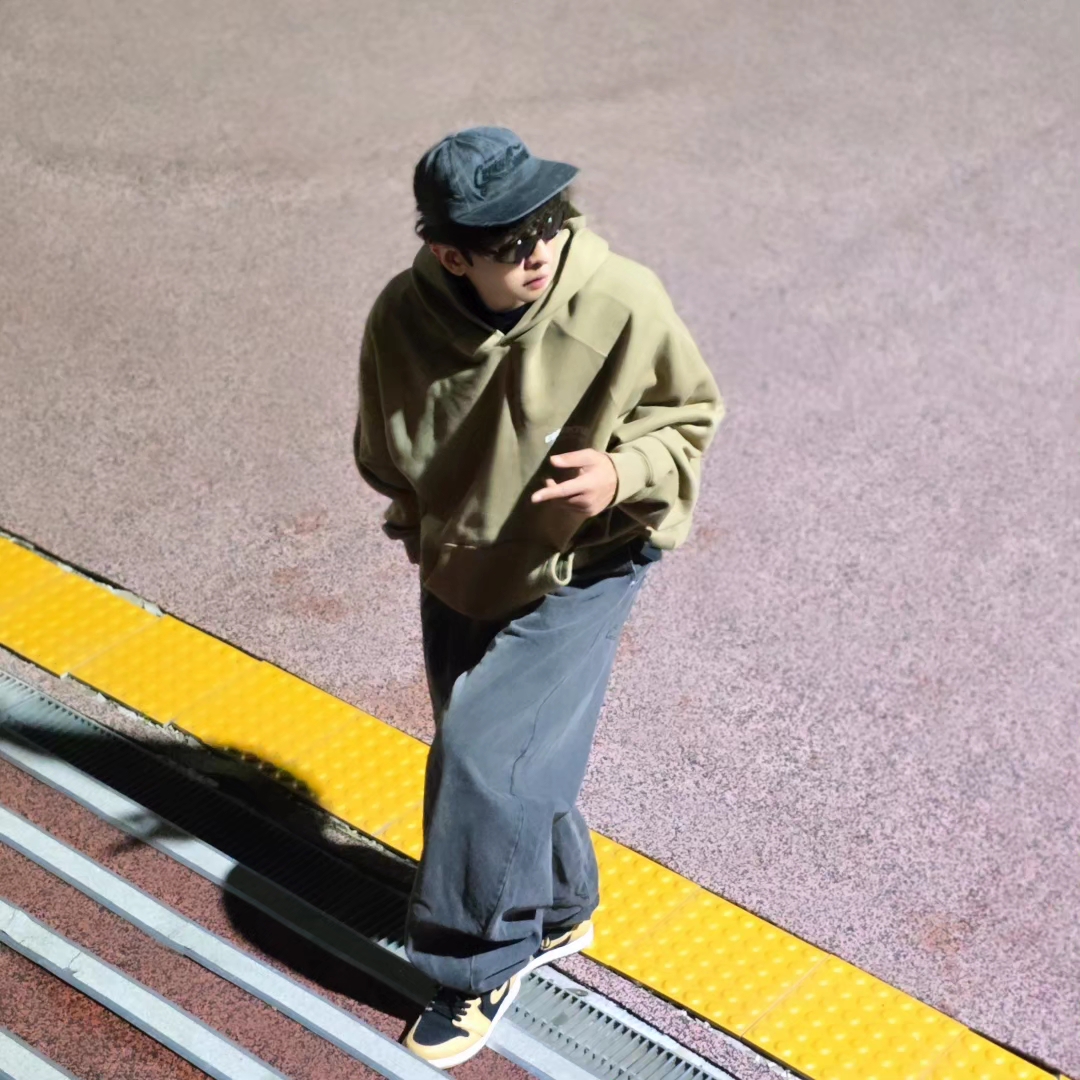 Essentials Hoodie Oak - 22SS, Jordan 1 Retro High OG Vachetta Tan 착용 스타일 - 9