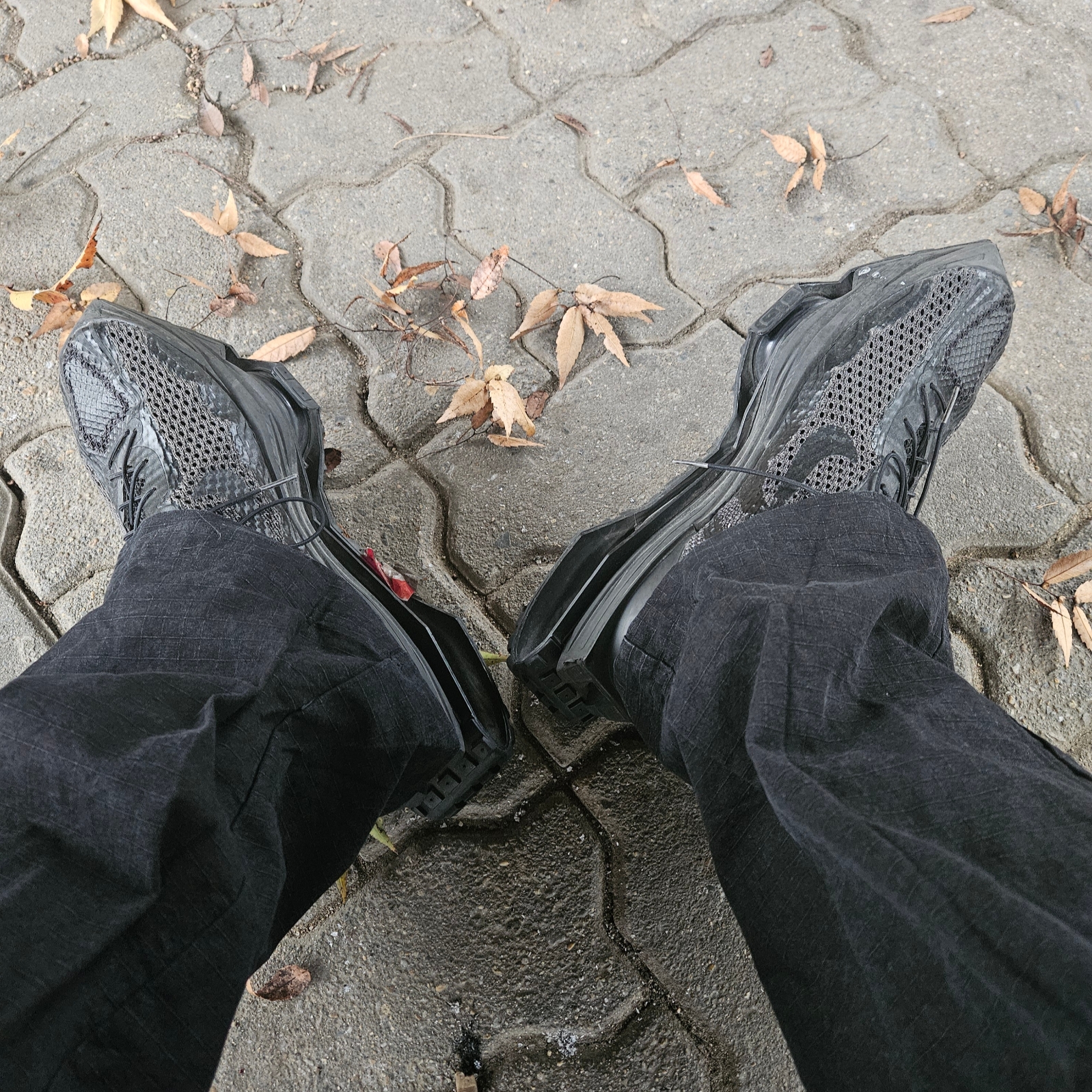Nike x Matthew M Williams Zoom 004 Triple Black 착용 스타일 - 2