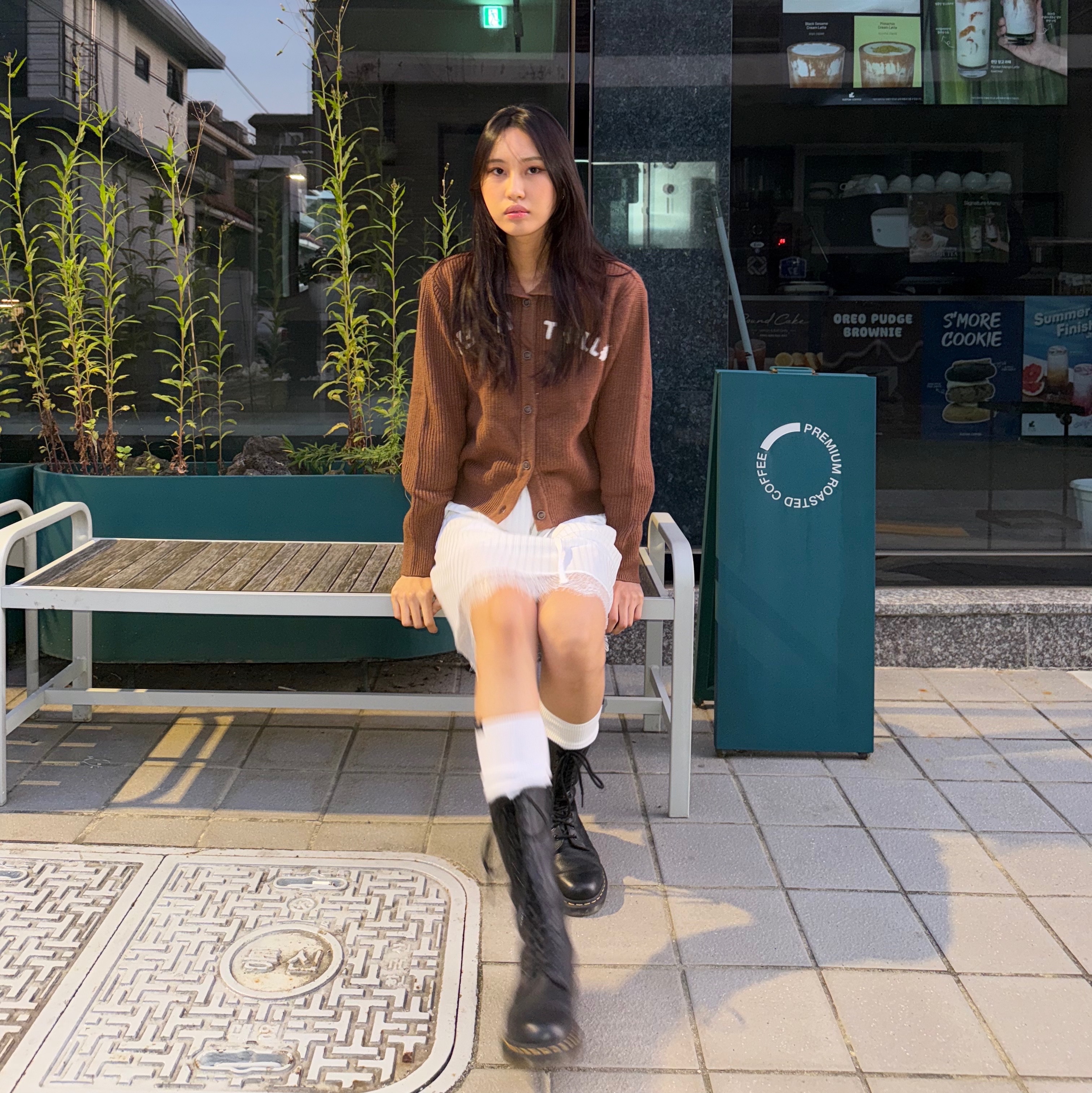 (W) Dr. Martens 1B99 Boots Black 착용 스타일 - 3