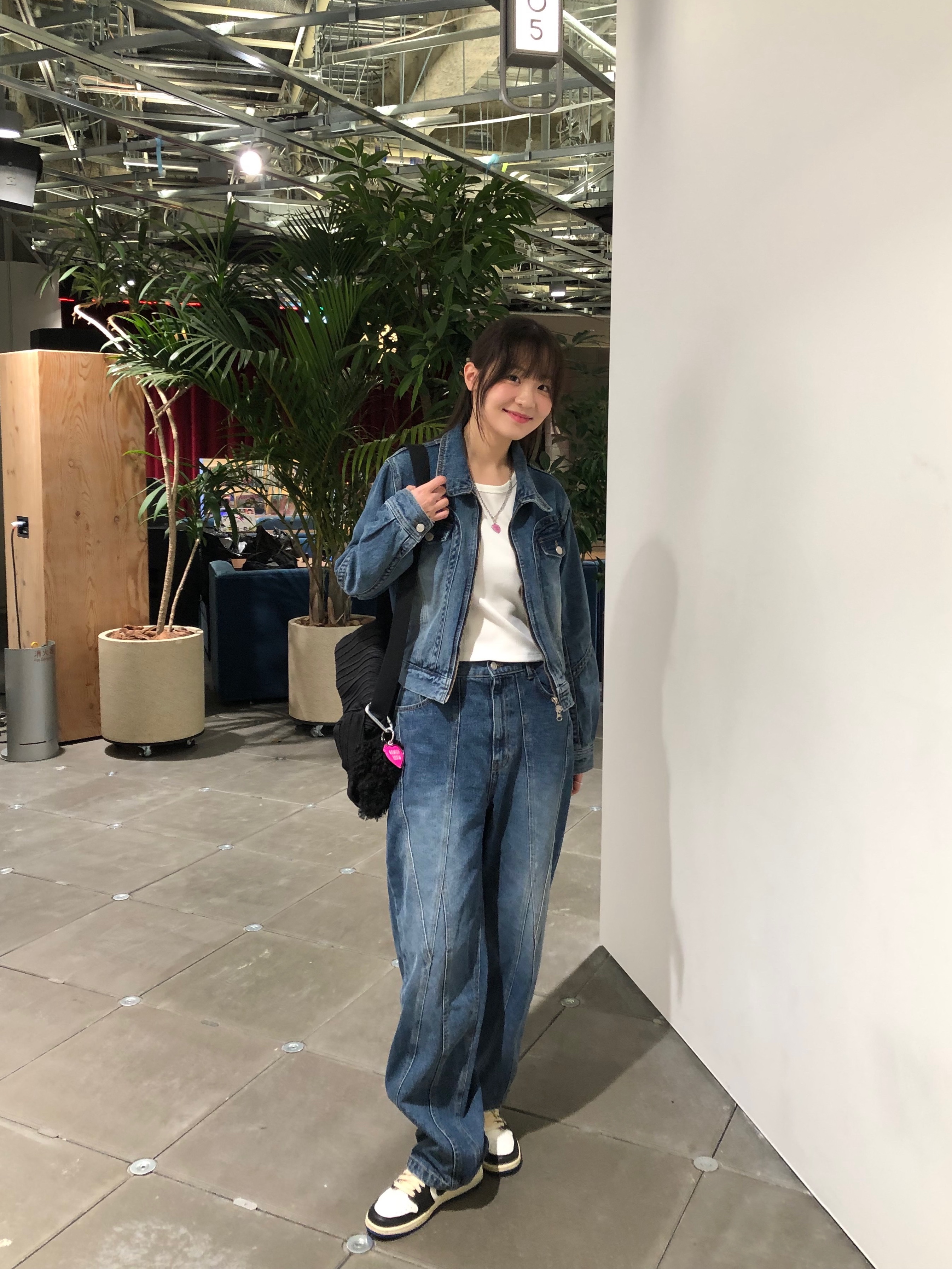 Jordan 1 x Travis Scott x Fragment Retro Low OG SP Military Blue, RDVZ Diagonal Cut Denim Pants Blue 착용 스타일