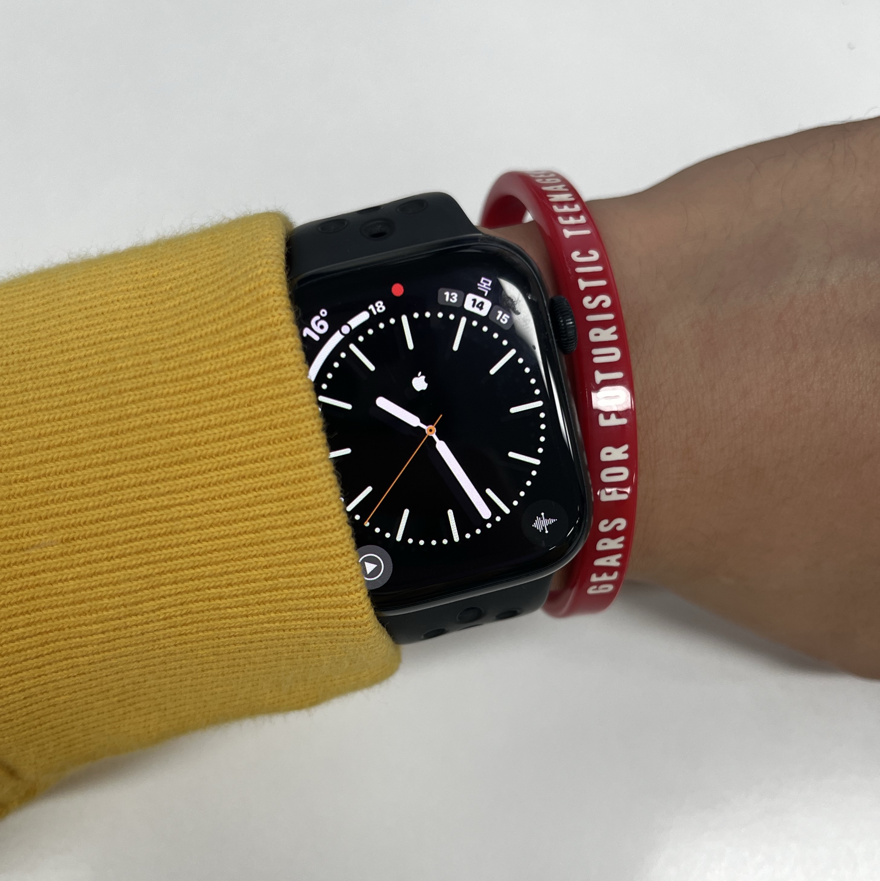 Human Made Acrylic Bangle #1 Red 착용 스타일